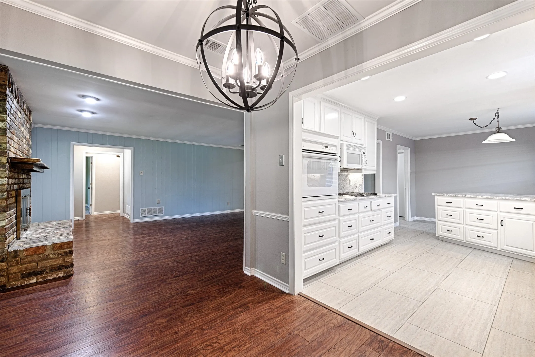 Single Family Residence For Sale in Dallas County , 614 Brookfield Drive, Garland, Texas 75040, 4 Bedroom, 3 Bathroom, 2 Garage spaces, 2,188 Sqft, built in 1974, mls#21269037, Real Estate Agent in Garland, Homes For Sale in Dallas county, Homes For Sale in Garland, Realtor in Garland Texas, Real Estate Brokerage Independent Realty Texas, Luminita Cordes Realtor