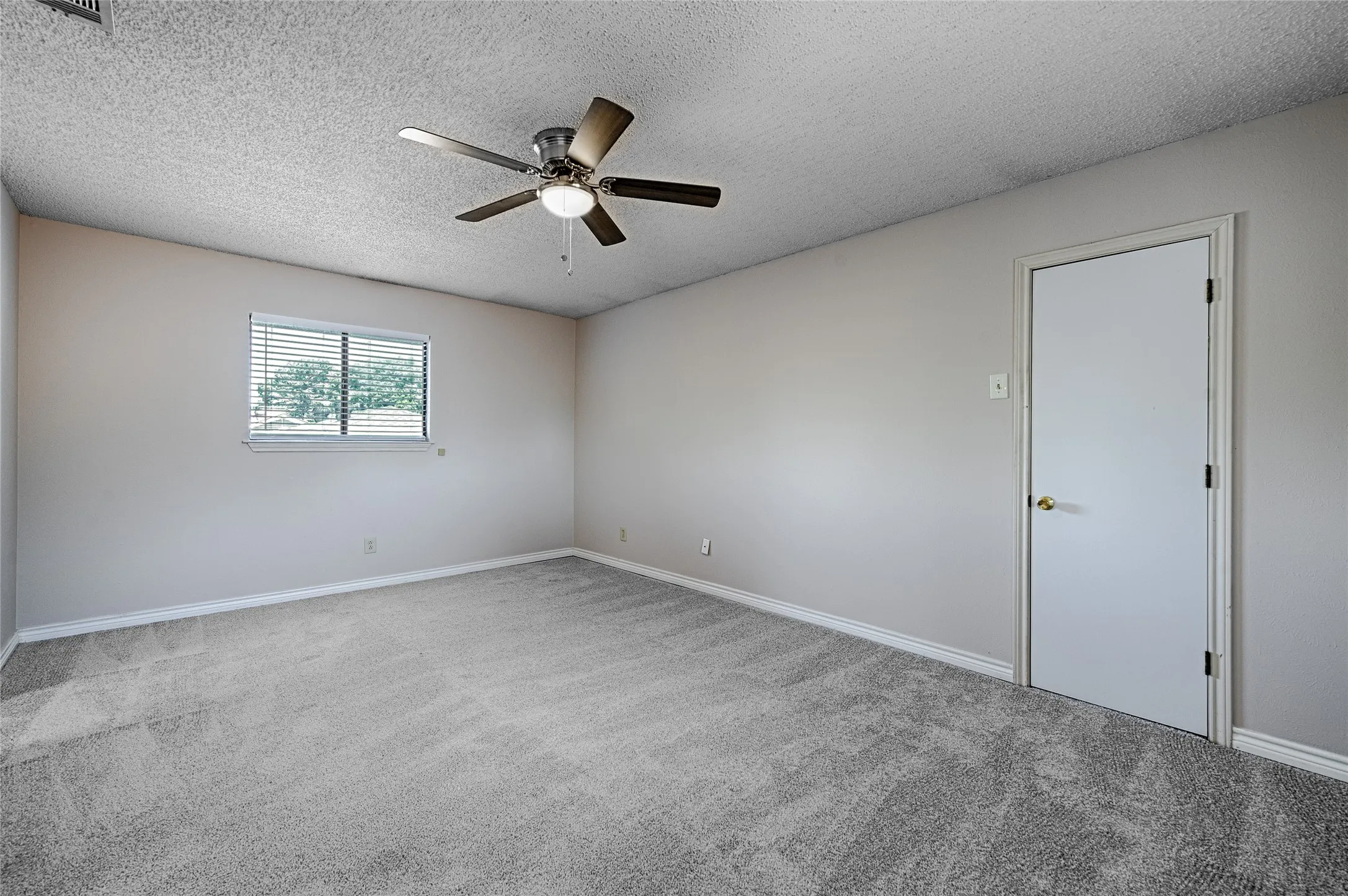 Single Family Residence For Sale in Dallas County , 614 Brookfield Drive, Garland, Texas 75040, 4 Bedroom, 3 Bathroom, 2 Garage spaces, 2,188 Sqft, built in 1974, mls#21269037, Real Estate Agent in Garland, Homes For Sale in Dallas county, Homes For Sale in Garland, Realtor in Garland Texas, Real Estate Brokerage Independent Realty Texas, Luminita Cordes Realtor