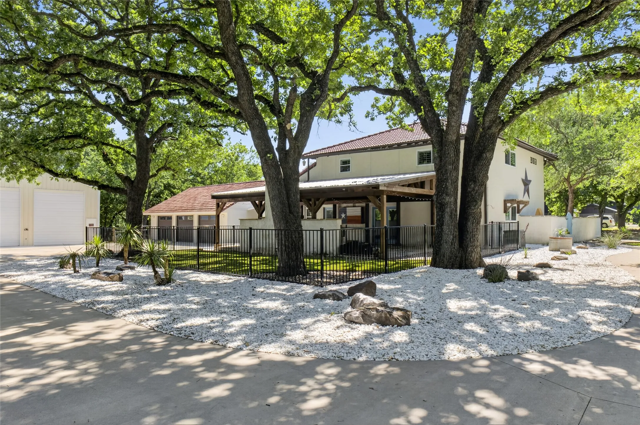 Single Family Residence For Sale in Denton County , 690 Orchid Hill Lane, Copper Canyon, Texas 76226, 4 Bedroom, 3 Bathroom, 3 Garage spaces, 3,199 Sqft, built in 1970, mls#21265531, Real Estate Agent in Copper Canyon, Homes For Sale in Denton county, Homes For Sale in Copper Canyon, Realtor in Copper Canyon Texas, Real Estate Brokerage Independent Realty Texas, Luminita Cordes Realtor