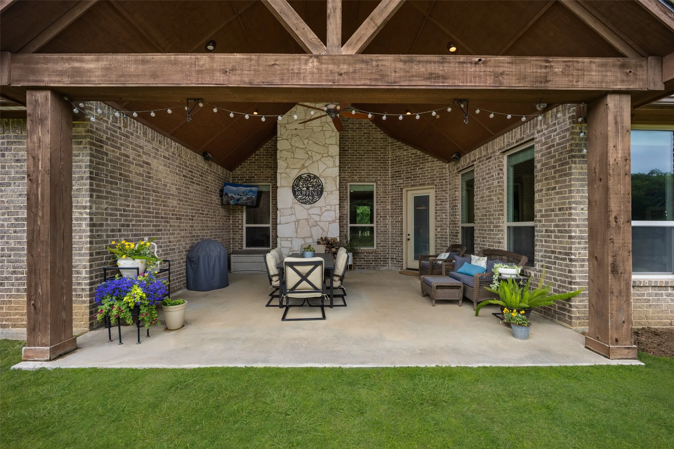 Single Family Residence For Sale in Kaufman County , 247 River Bend Trail, Combine, Texas 75159, 3 Bedroom, 3 Bathroom, 3 Garage spaces, 3,132 Sqft, built in 2014, mls#21266498, Real Estate Agent in Combine, Homes For Sale in Kaufman county, Homes For Sale in Combine, Realtor in Combine Texas, Real Estate Brokerage Independent Realty Texas, Luminita Cordes Realtor
