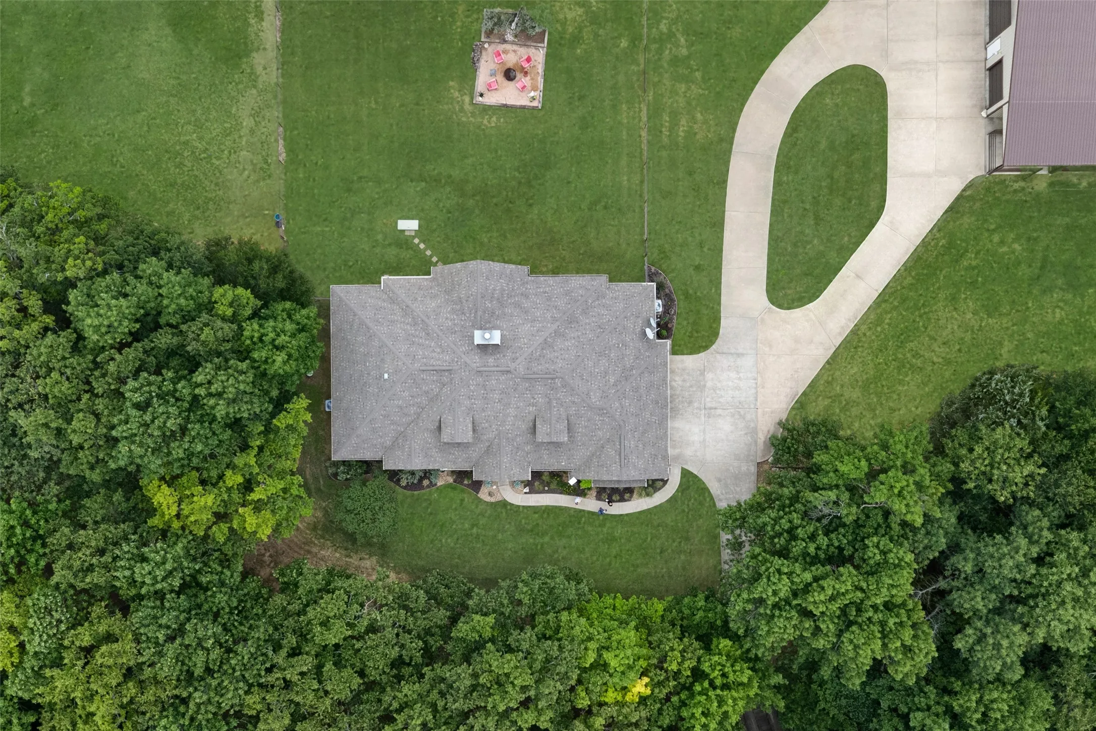 Single Family Residence For Sale in Kaufman County , 247 River Bend Trail, Combine, Texas 75159, 3 Bedroom, 3 Bathroom, 3 Garage spaces, 3,132 Sqft, built in 2014, mls#21266498, Real Estate Agent in Combine, Homes For Sale in Kaufman county, Homes For Sale in Combine, Realtor in Combine Texas, Real Estate Brokerage Independent Realty Texas, Luminita Cordes Realtor