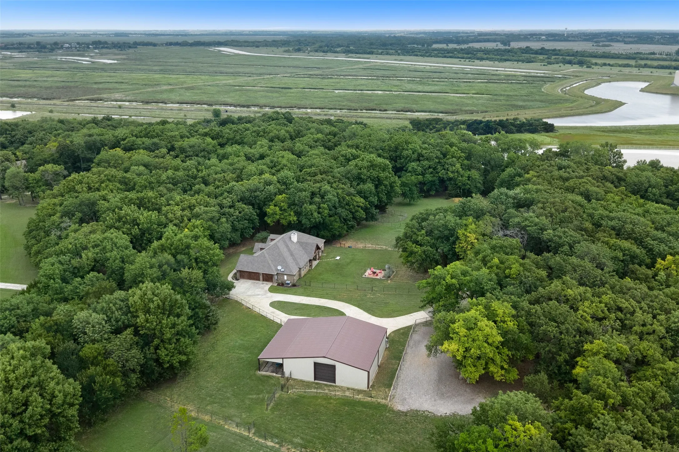 Single Family Residence For Sale in Kaufman County , 247 River Bend Trail, Combine, Texas 75159, 3 Bedroom, 3 Bathroom, 3 Garage spaces, 3,132 Sqft, built in 2014, mls#21266498, Real Estate Agent in Combine, Homes For Sale in Kaufman county, Homes For Sale in Combine, Realtor in Combine Texas, Real Estate Brokerage Independent Realty Texas, Luminita Cordes Realtor