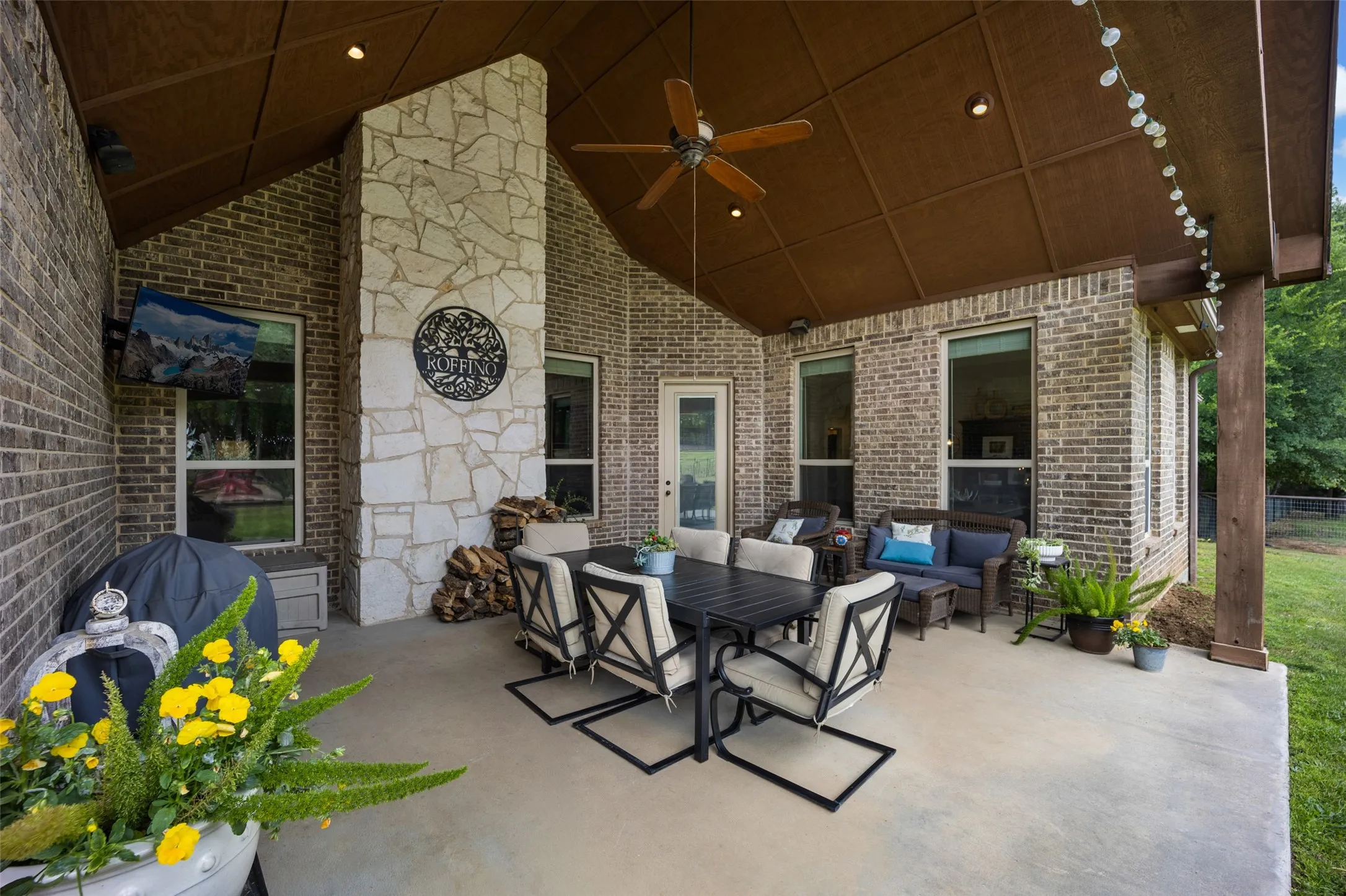 Single Family Residence For Sale in Kaufman County , 247 River Bend Trail, Combine, Texas 75159, 3 Bedroom, 3 Bathroom, 3 Garage spaces, 3,132 Sqft, built in 2014, mls#21266498, Real Estate Agent in Combine, Homes For Sale in Kaufman county, Homes For Sale in Combine, Realtor in Combine Texas, Real Estate Brokerage Independent Realty Texas, Luminita Cordes Realtor