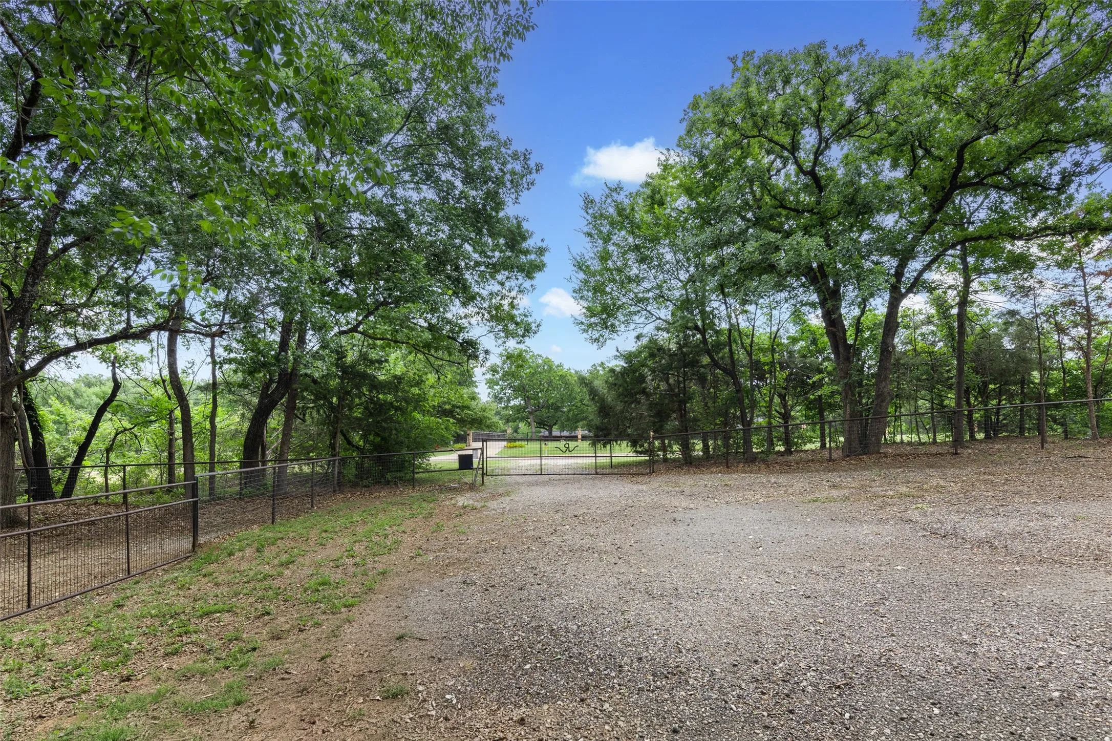 Single Family Residence For Sale in Kaufman County , 247 River Bend Trail, Combine, Texas 75159, 3 Bedroom, 3 Bathroom, 3 Garage spaces, 3,132 Sqft, built in 2014, mls#21266498, Real Estate Agent in Combine, Homes For Sale in Kaufman county, Homes For Sale in Combine, Realtor in Combine Texas, Real Estate Brokerage Independent Realty Texas, Luminita Cordes Realtor