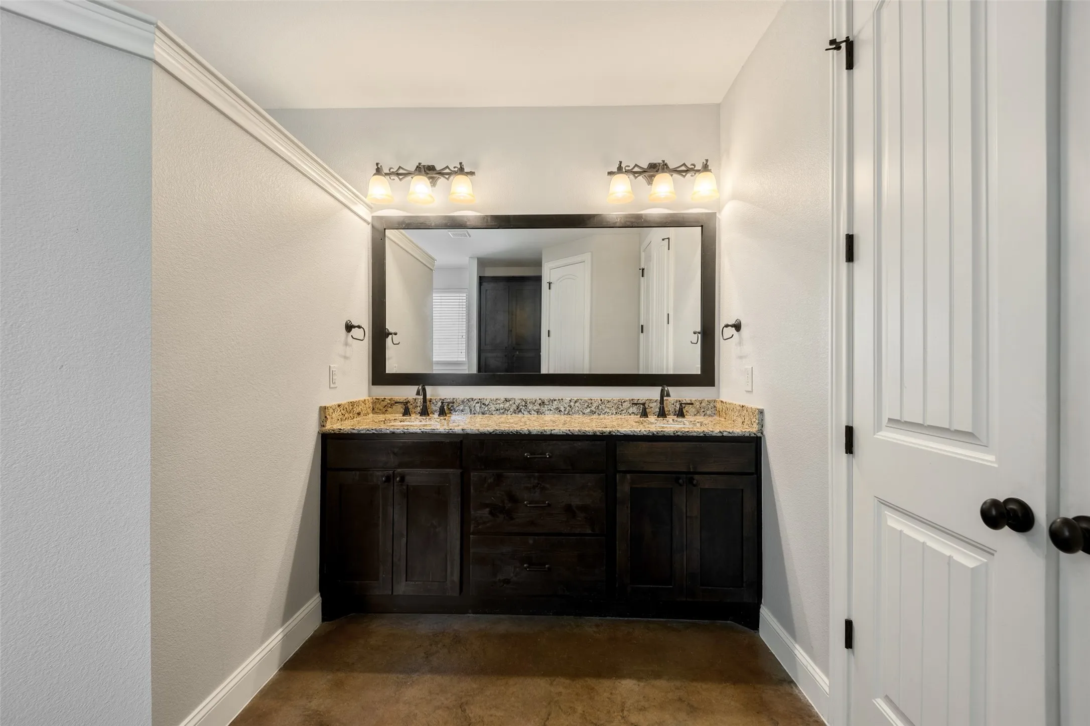 Single Family Residence For Sale in Kaufman County , 247 River Bend Trail, Combine, Texas 75159, 3 Bedroom, 3 Bathroom, 3 Garage spaces, 3,132 Sqft, built in 2014, mls#21266498, Real Estate Agent in Combine, Homes For Sale in Kaufman county, Homes For Sale in Combine, Realtor in Combine Texas, Real Estate Brokerage Independent Realty Texas, Luminita Cordes Realtor