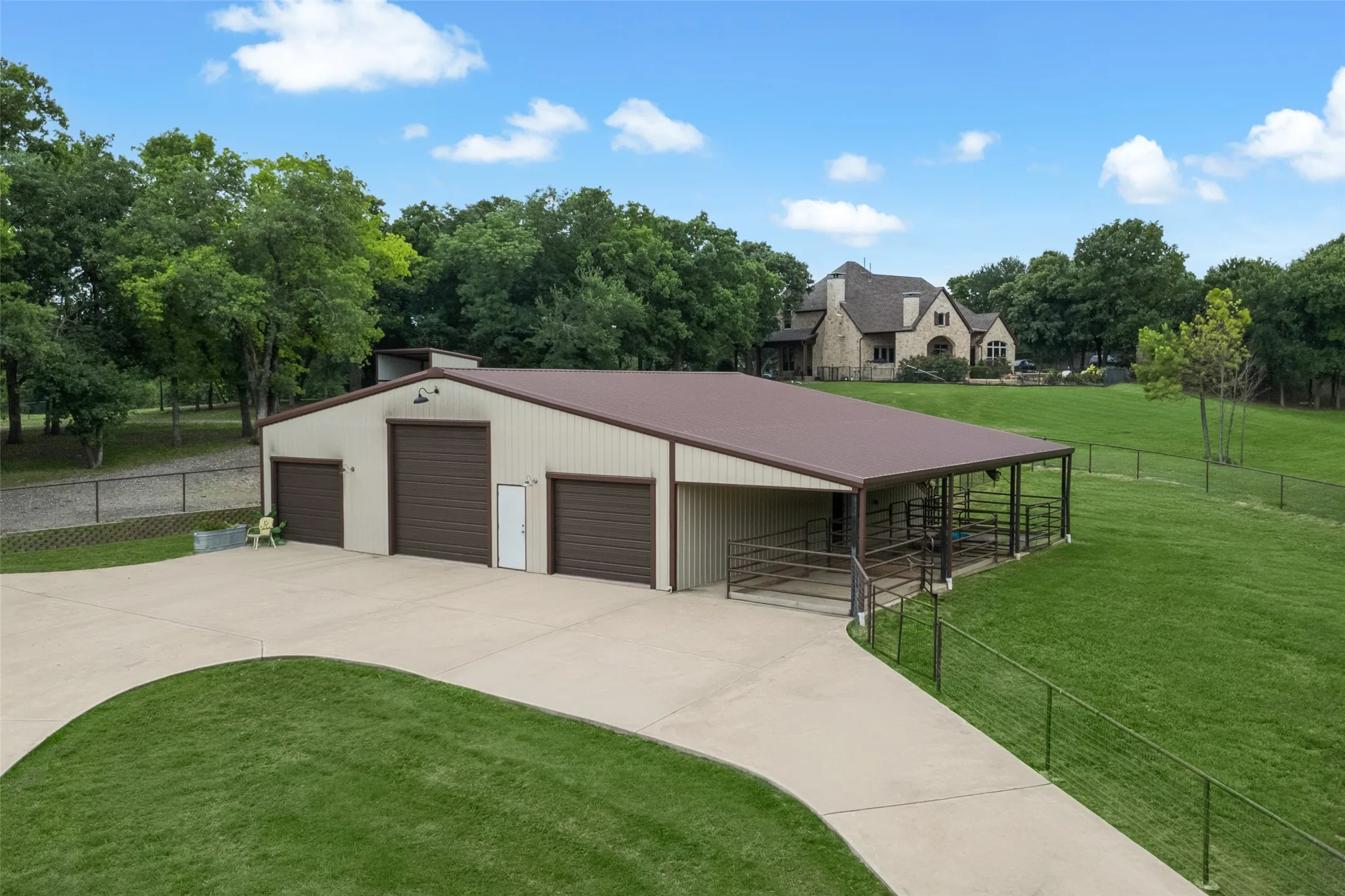 Single Family Residence For Sale in Kaufman County , 247 River Bend Trail, Combine, Texas 75159, 3 Bedroom, 3 Bathroom, 3 Garage spaces, 3,132 Sqft, built in 2014, mls#21266498, Real Estate Agent in Combine, Homes For Sale in Kaufman county, Homes For Sale in Combine, Realtor in Combine Texas, Real Estate Brokerage Independent Realty Texas, Luminita Cordes Realtor
