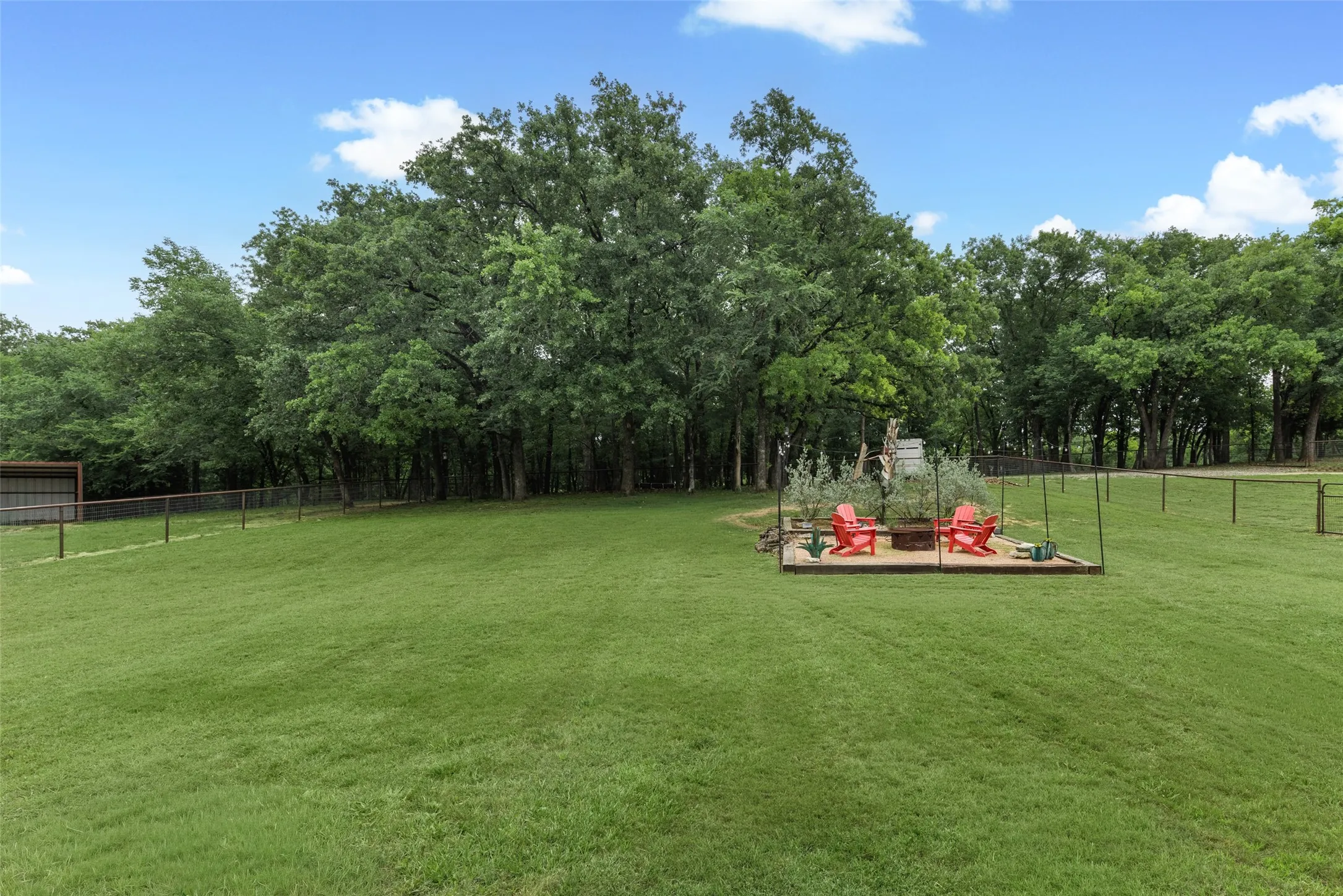 Single Family Residence For Sale in Kaufman County , 247 River Bend Trail, Combine, Texas 75159, 3 Bedroom, 3 Bathroom, 3 Garage spaces, 3,132 Sqft, built in 2014, mls#21266498, Real Estate Agent in Combine, Homes For Sale in Kaufman county, Homes For Sale in Combine, Realtor in Combine Texas, Real Estate Brokerage Independent Realty Texas, Luminita Cordes Realtor