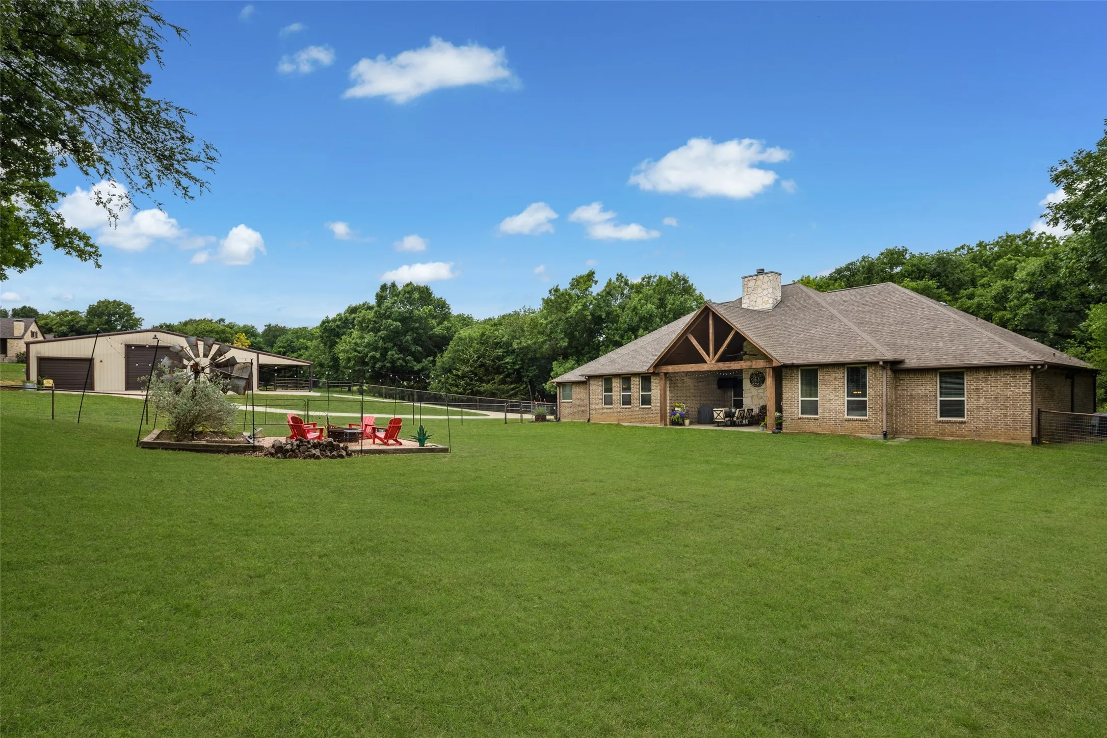 Single Family Residence For Sale in Kaufman County , 247 River Bend Trail, Combine, Texas 75159, 3 Bedroom, 3 Bathroom, 3 Garage spaces, 3,132 Sqft, built in 2014, mls#21266498, Real Estate Agent in Combine, Homes For Sale in Kaufman county, Homes For Sale in Combine, Realtor in Combine Texas, Real Estate Brokerage Independent Realty Texas, Luminita Cordes Realtor