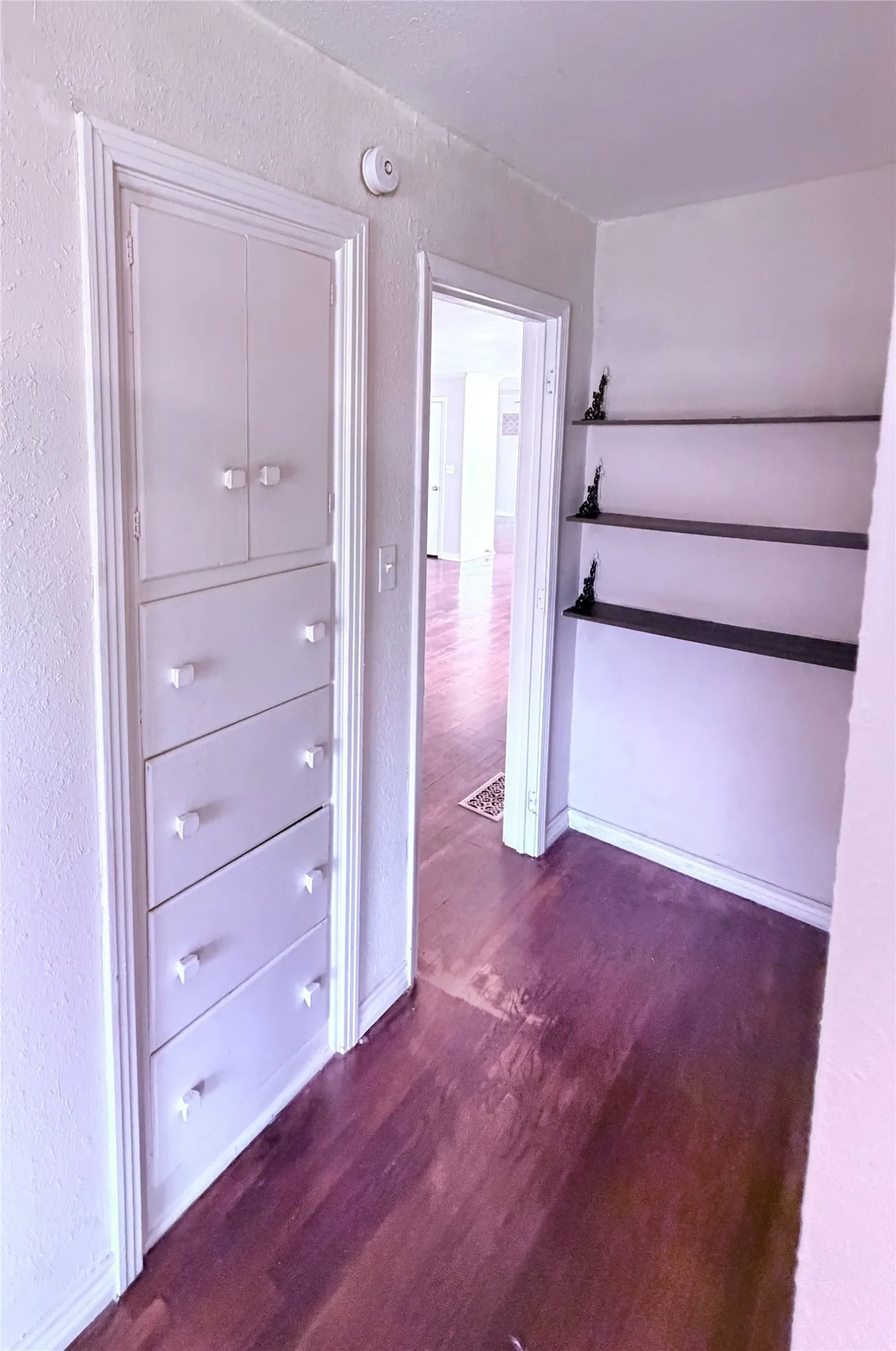 Single Family Residence For Sale in Hardeman County , 1807 Crowell Highway, Quanah, Texas 79252, 3 Bedrooms, 2 Bathrooms, 1 Garage spaces, 2,048 Sqft, built in 1958, Price $215,000, mls#21268505, Real Estate Agent in Quanah, Homes For Sale in Hardeman county, Homes For Sale in Quanah, Realtor in Quanah Texas, Real Estate Brokerage Independent Realty Texas, Luminita Cordes Realtor