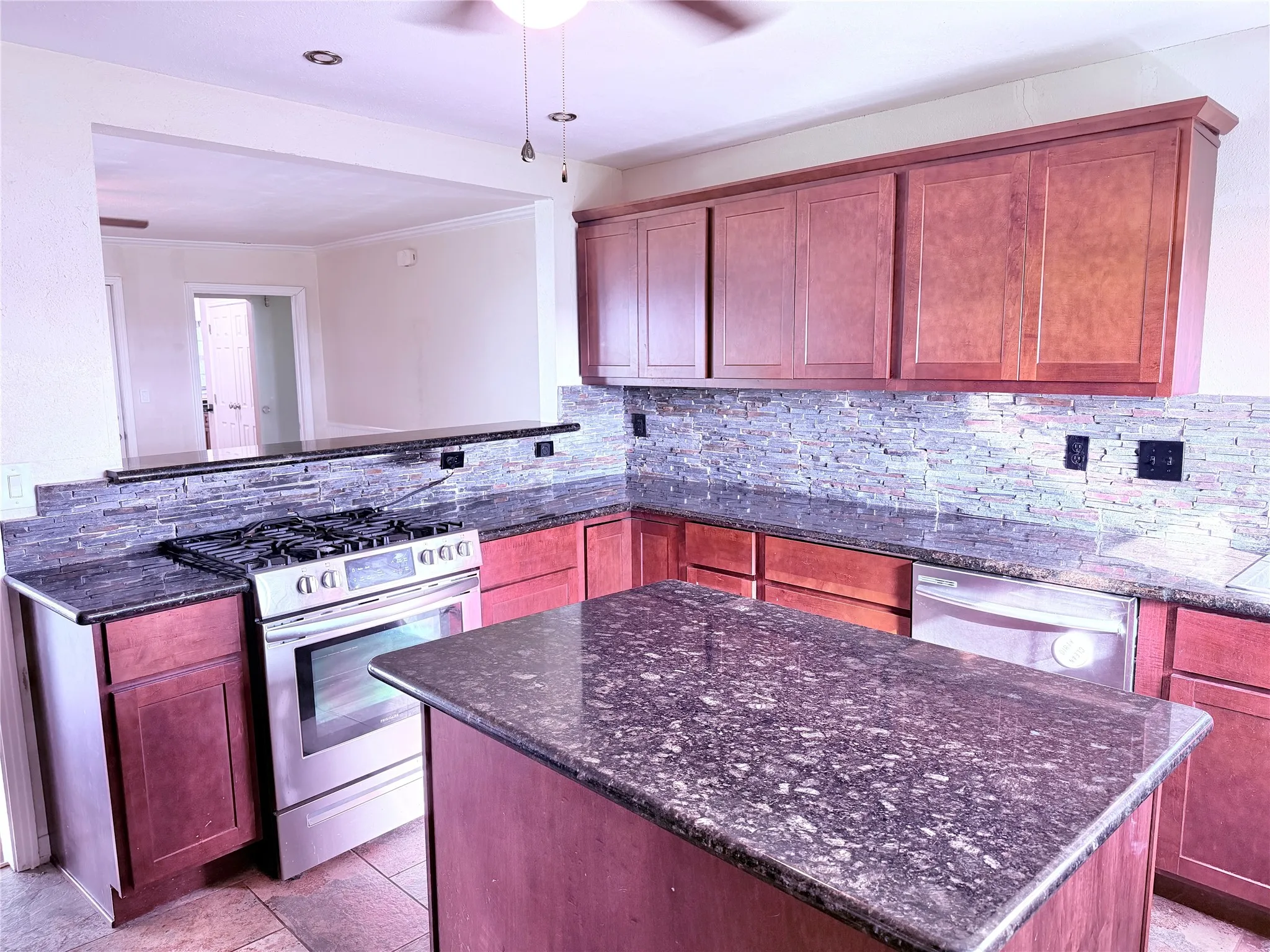 Single Family Residence For Sale in Hardeman County , 1807 Crowell Highway, Quanah, Texas 79252, 3 Bedrooms, 2 Bathrooms, 1 Garage spaces, 2,048 Sqft, built in 1958, Price $215,000, mls#21268505, Real Estate Agent in Quanah, Homes For Sale in Hardeman county, Homes For Sale in Quanah, Realtor in Quanah Texas, Real Estate Brokerage Independent Realty Texas, Luminita Cordes Realtor