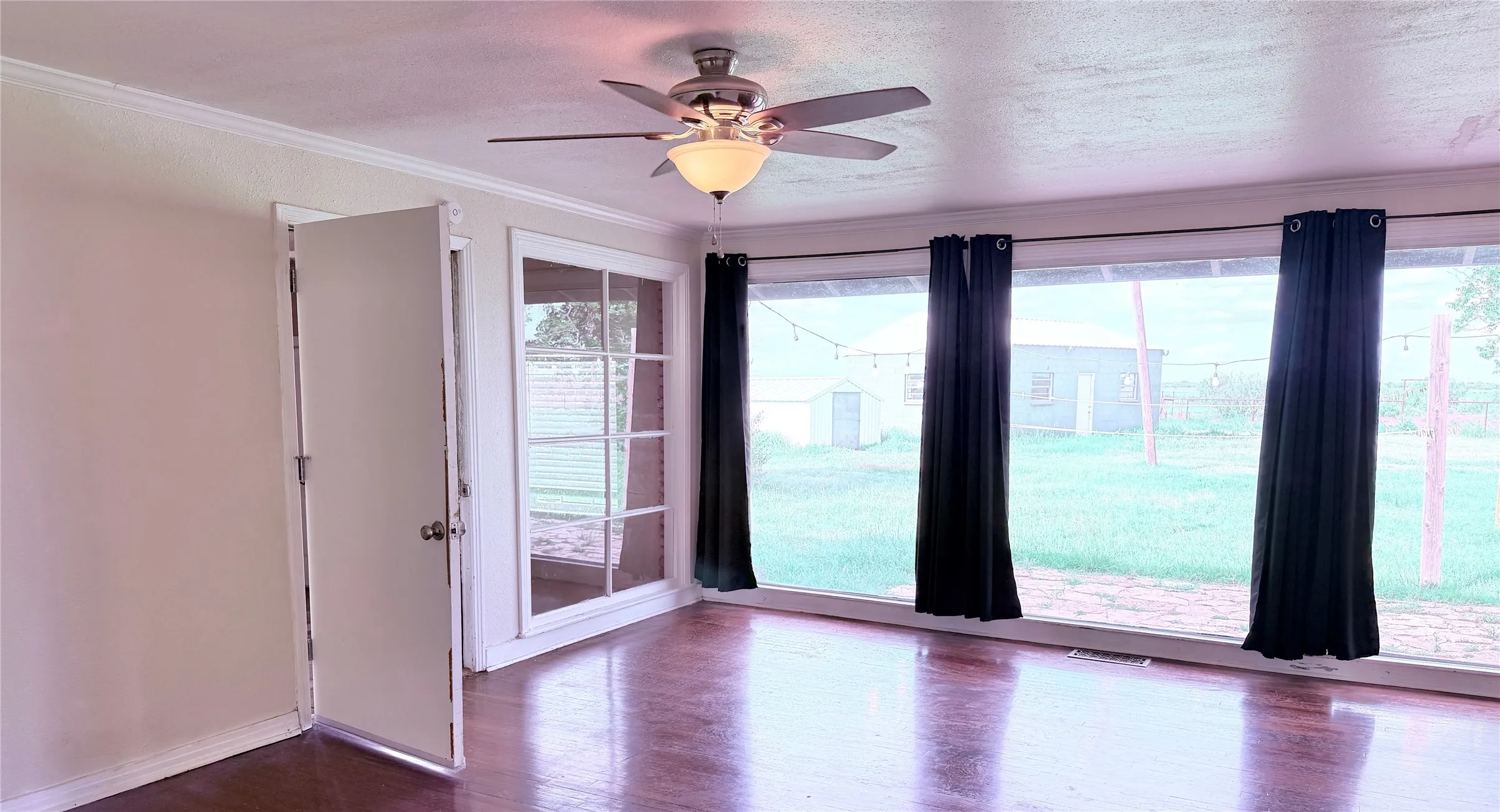 Single Family Residence For Sale in Hardeman County , 1807 Crowell Highway, Quanah, Texas 79252, 3 Bedrooms, 2 Bathrooms, 1 Garage spaces, 2,048 Sqft, built in 1958, Price $215,000, mls#21268505, Real Estate Agent in Quanah, Homes For Sale in Hardeman county, Homes For Sale in Quanah, Realtor in Quanah Texas, Real Estate Brokerage Independent Realty Texas, Luminita Cordes Realtor