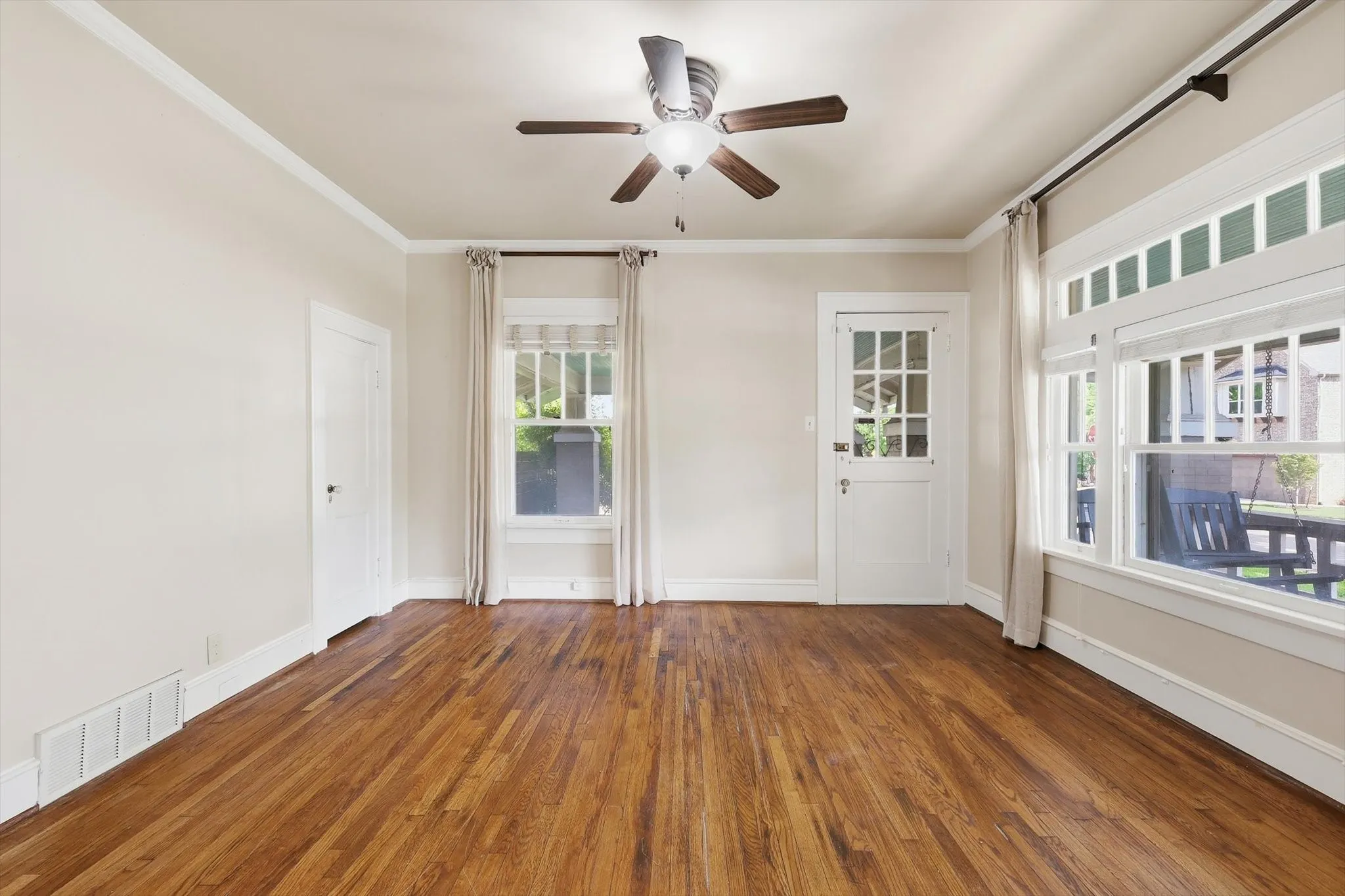 Single Family Residence For Sale in Tarrant County , 4000 Linden Avenue, Fort Worth, Texas 76107, 3 Bedroom, 2 Bathroom, 2 Garage spaces, 1,641 Sqft, built in 1923, mls#21263507, Real Estate Agent in Fort Worth, Homes For Sale in Tarrant county, Homes For Sale in Fort Worth, Realtor in Fort Worth Texas, Real Estate Brokerage Independent Realty Texas, Luminita Cordes Realtor