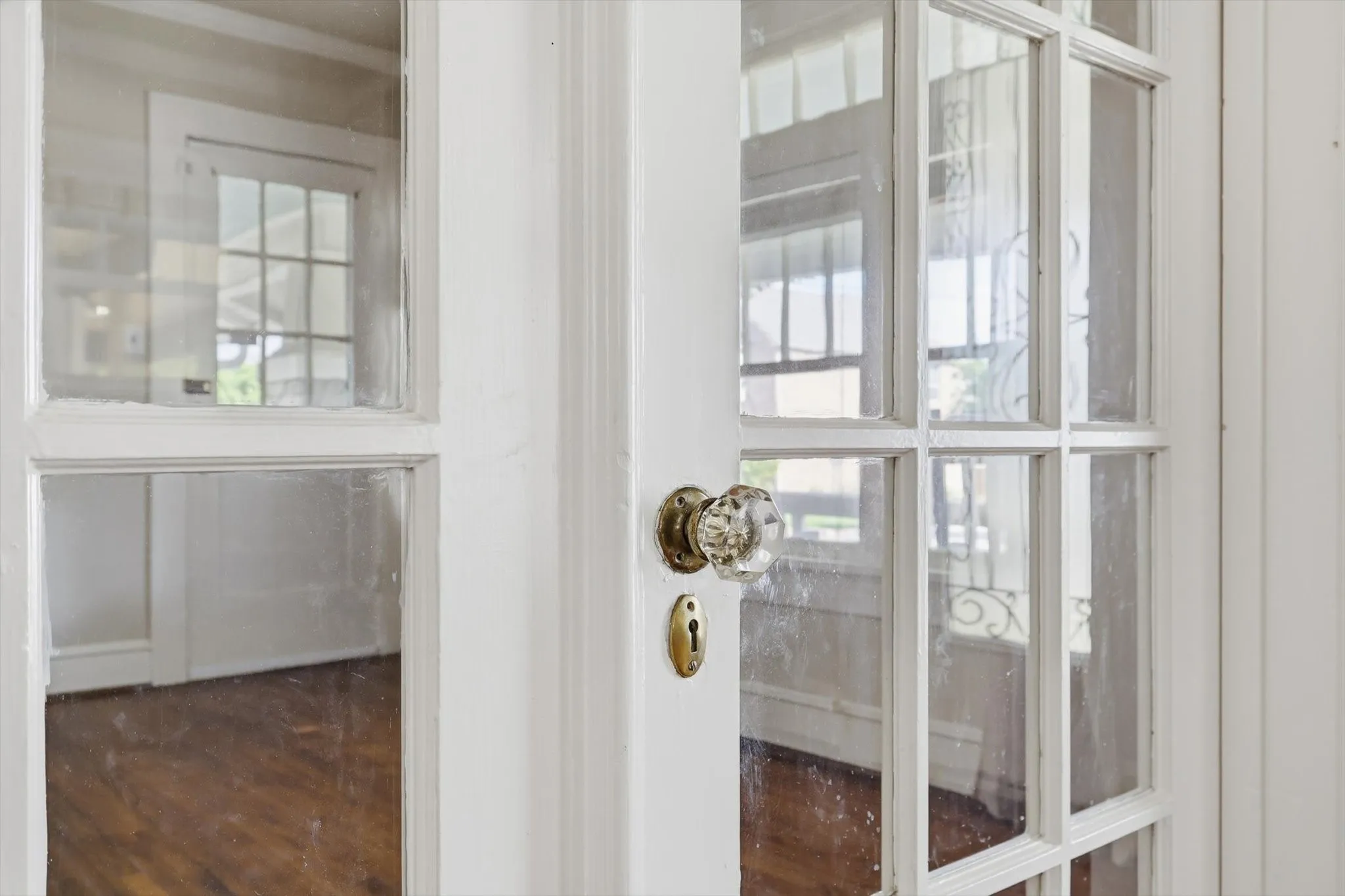 Single Family Residence For Sale in Tarrant County , 4000 Linden Avenue, Fort Worth, Texas 76107, 3 Bedroom, 2 Bathroom, 2 Garage spaces, 1,641 Sqft, built in 1923, mls#21263507, Real Estate Agent in Fort Worth, Homes For Sale in Tarrant county, Homes For Sale in Fort Worth, Realtor in Fort Worth Texas, Real Estate Brokerage Independent Realty Texas, Luminita Cordes Realtor