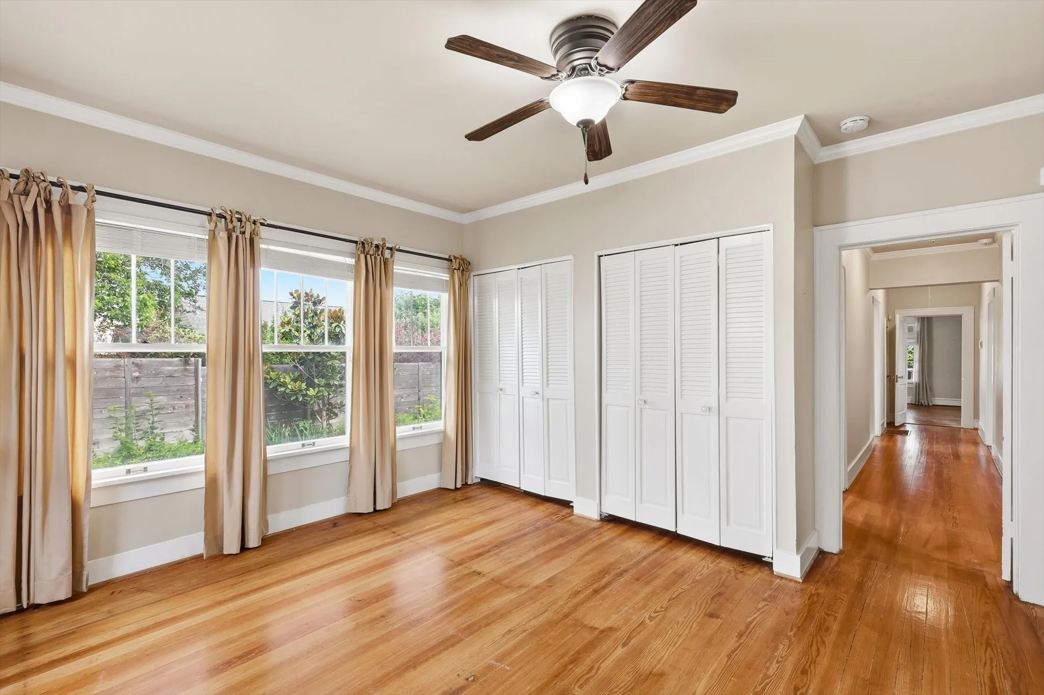 Single Family Residence For Sale in Tarrant County , 4000 Linden Avenue, Fort Worth, Texas 76107, 3 Bedroom, 2 Bathroom, 2 Garage spaces, 1,641 Sqft, built in 1923, mls#21263507, Real Estate Agent in Fort Worth, Homes For Sale in Tarrant county, Homes For Sale in Fort Worth, Realtor in Fort Worth Texas, Real Estate Brokerage Independent Realty Texas, Luminita Cordes Realtor