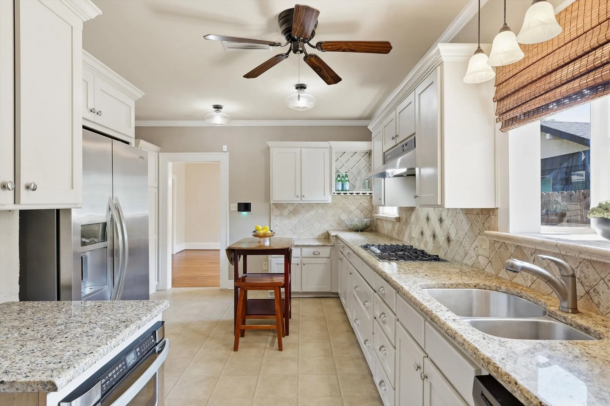 Single Family Residence For Sale in Tarrant County , 4000 Linden Avenue, Fort Worth, Texas 76107, 3 Bedroom, 2 Bathroom, 2 Garage spaces, 1,641 Sqft, built in 1923, mls#21263507, Real Estate Agent in Fort Worth, Homes For Sale in Tarrant county, Homes For Sale in Fort Worth, Realtor in Fort Worth Texas, Real Estate Brokerage Independent Realty Texas, Luminita Cordes Realtor