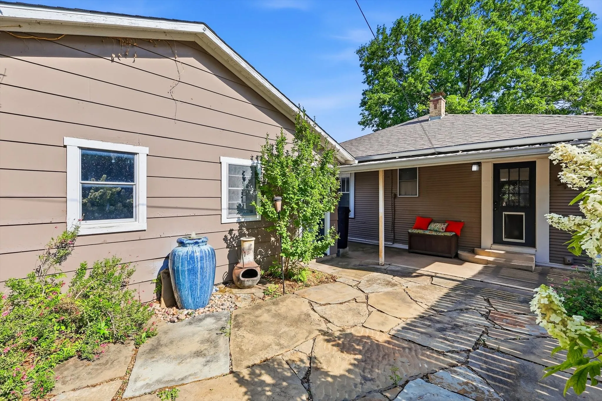 Single Family Residence For Sale in Tarrant County , 4000 Linden Avenue, Fort Worth, Texas 76107, 3 Bedroom, 2 Bathroom, 2 Garage spaces, 1,641 Sqft, built in 1923, mls#21263507, Real Estate Agent in Fort Worth, Homes For Sale in Tarrant county, Homes For Sale in Fort Worth, Realtor in Fort Worth Texas, Real Estate Brokerage Independent Realty Texas, Luminita Cordes Realtor