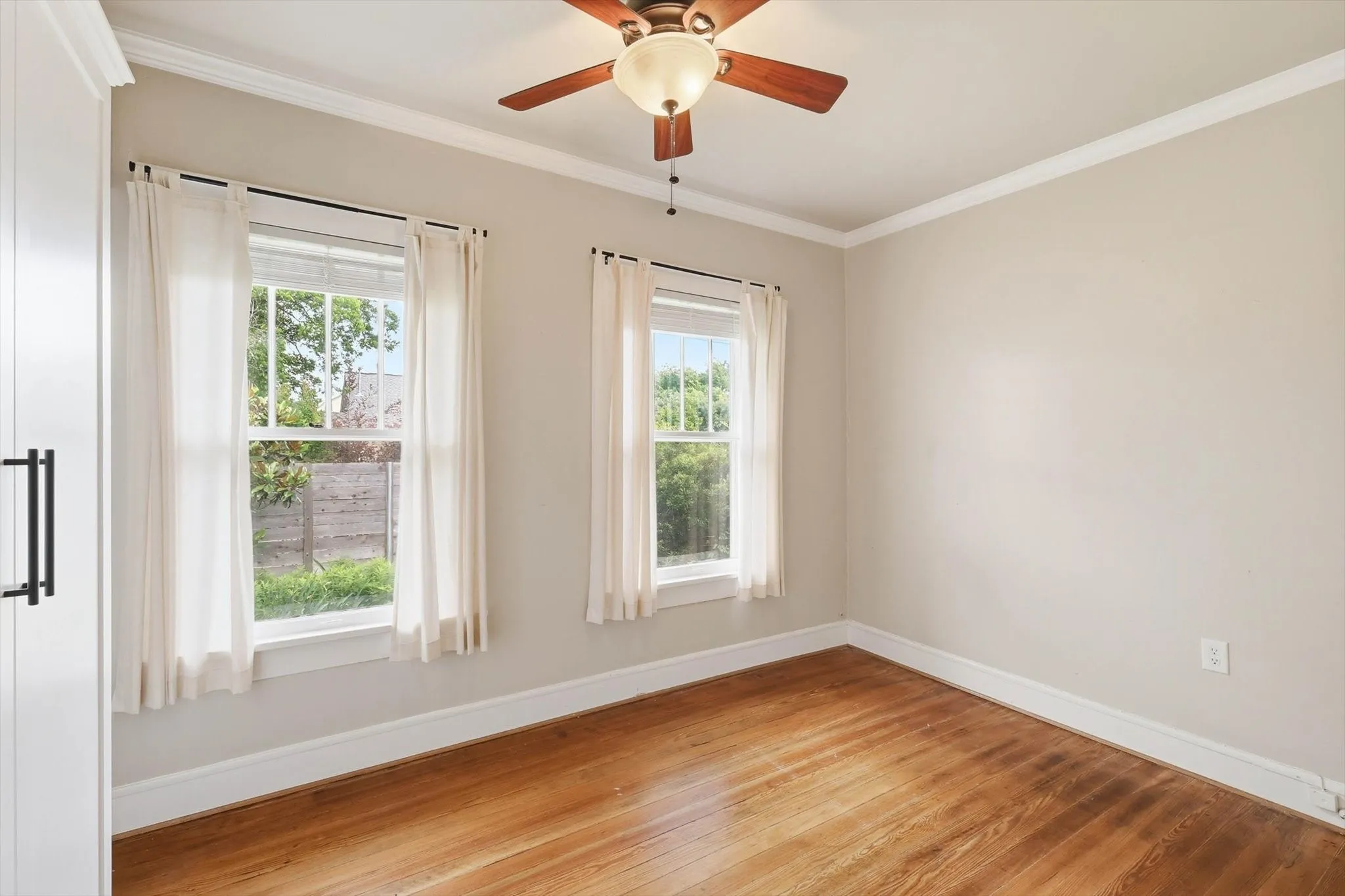 Single Family Residence For Sale in Tarrant County , 4000 Linden Avenue, Fort Worth, Texas 76107, 3 Bedroom, 2 Bathroom, 2 Garage spaces, 1,641 Sqft, built in 1923, mls#21263507, Real Estate Agent in Fort Worth, Homes For Sale in Tarrant county, Homes For Sale in Fort Worth, Realtor in Fort Worth Texas, Real Estate Brokerage Independent Realty Texas, Luminita Cordes Realtor