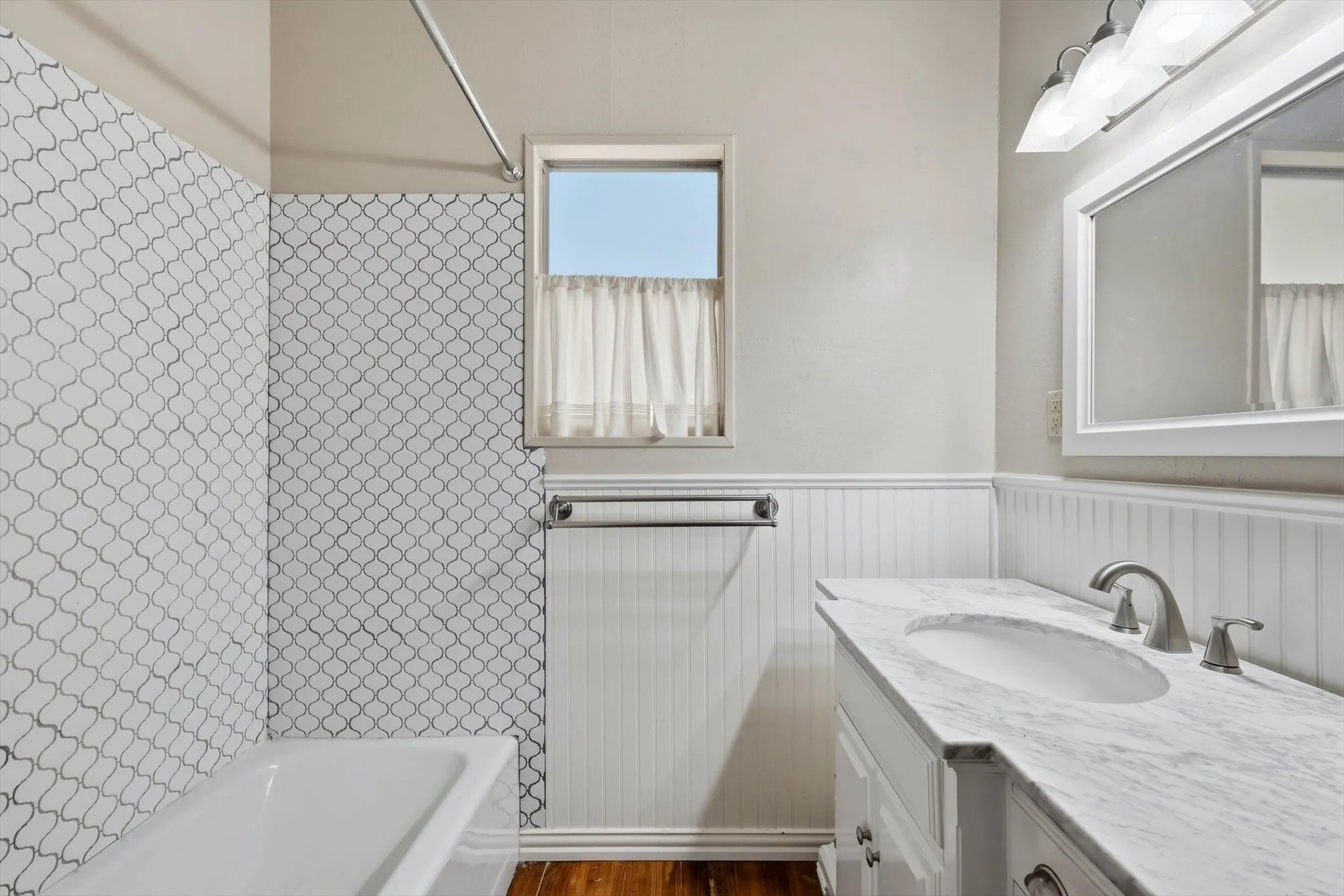 Single Family Residence For Sale in Tarrant County , 4000 Linden Avenue, Fort Worth, Texas 76107, 3 Bedroom, 2 Bathroom, 2 Garage spaces, 1,641 Sqft, built in 1923, mls#21263507, Real Estate Agent in Fort Worth, Homes For Sale in Tarrant county, Homes For Sale in Fort Worth, Realtor in Fort Worth Texas, Real Estate Brokerage Independent Realty Texas, Luminita Cordes Realtor
