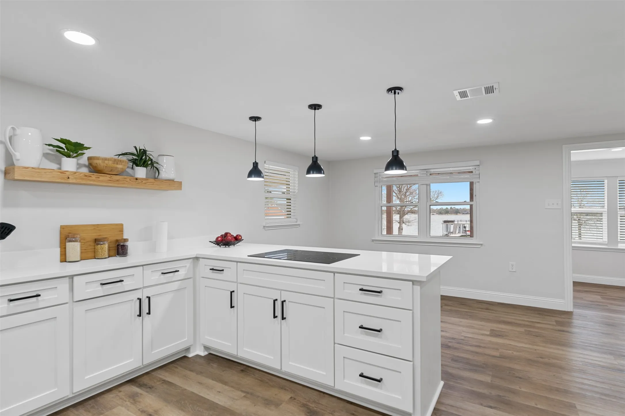 Single Family Residence For Sale in Henderson County , 16030 Saint Paul Drive, Caney City, Texas 75148, 3 Bedroom, 2 Bathroom, Garage spaces, 2,384 Sqft, built in 1982, mls#21267586, Real Estate Agent in Caney City, Homes For Sale in Henderson county, Homes For Sale in Caney City, Realtor in Caney City Texas, Real Estate Brokerage Independent Realty Texas, Luminita Cordes Realtor