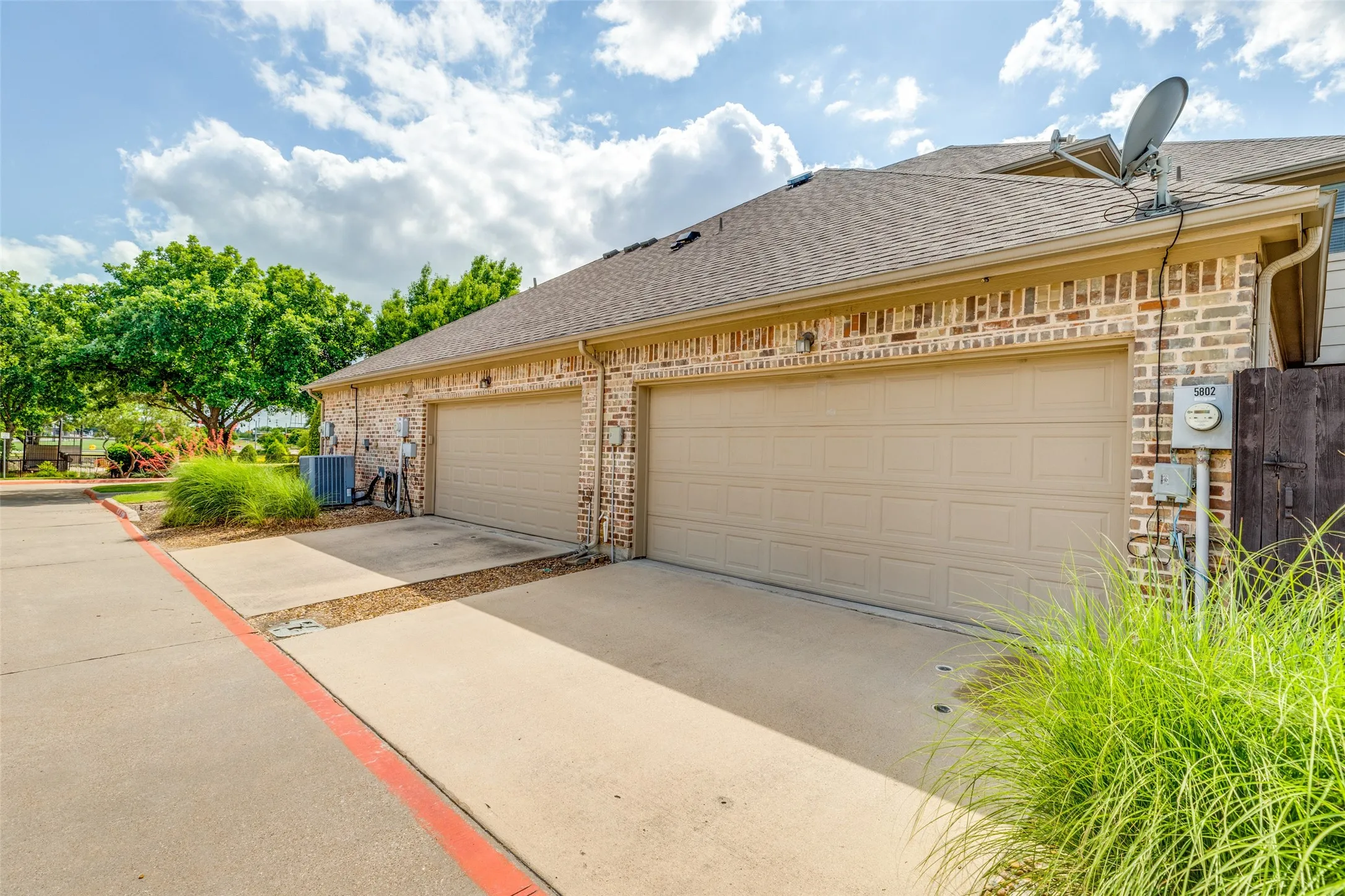 Townhouse For Sale in Collin County , 5802 Antique Rose Trail, Fairview, Texas 75069, 2 Bedroom, 2 Bathroom, 2 Garage spaces, 1,255 Sqft, built in 2007, mls#21268252, Real Estate Agent in Fairview, Homes For Sale in Collin county, Homes For Sale in Fairview, Realtor in Fairview Texas, Real Estate Brokerage Independent Realty Texas, Luminita Cordes Realtor
