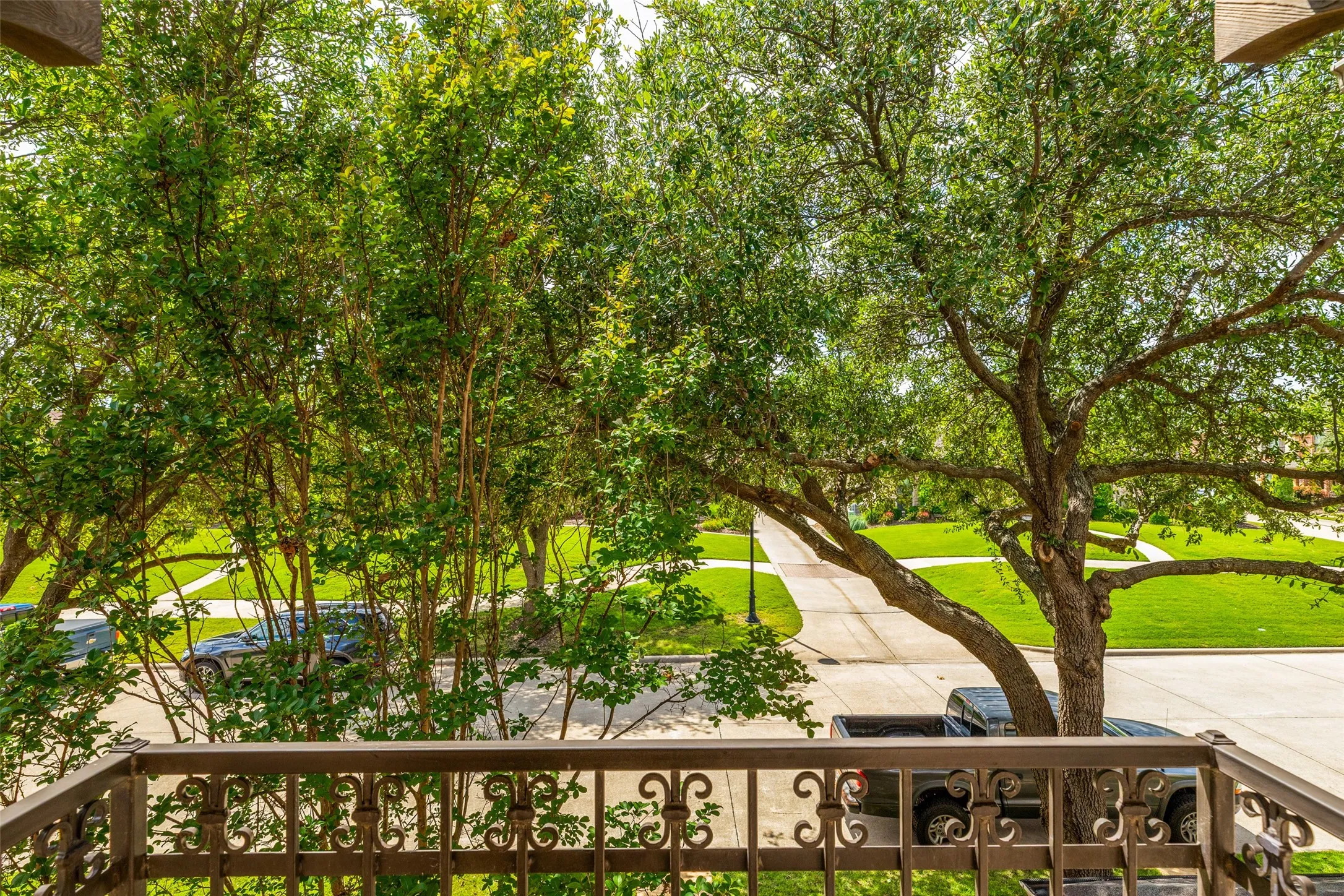 Townhouse For Sale in Collin County , 5802 Antique Rose Trail, Fairview, Texas 75069, 2 Bedroom, 2 Bathroom, 2 Garage spaces, 1,255 Sqft, built in 2007, mls#21268252, Real Estate Agent in Fairview, Homes For Sale in Collin county, Homes For Sale in Fairview, Realtor in Fairview Texas, Real Estate Brokerage Independent Realty Texas, Luminita Cordes Realtor