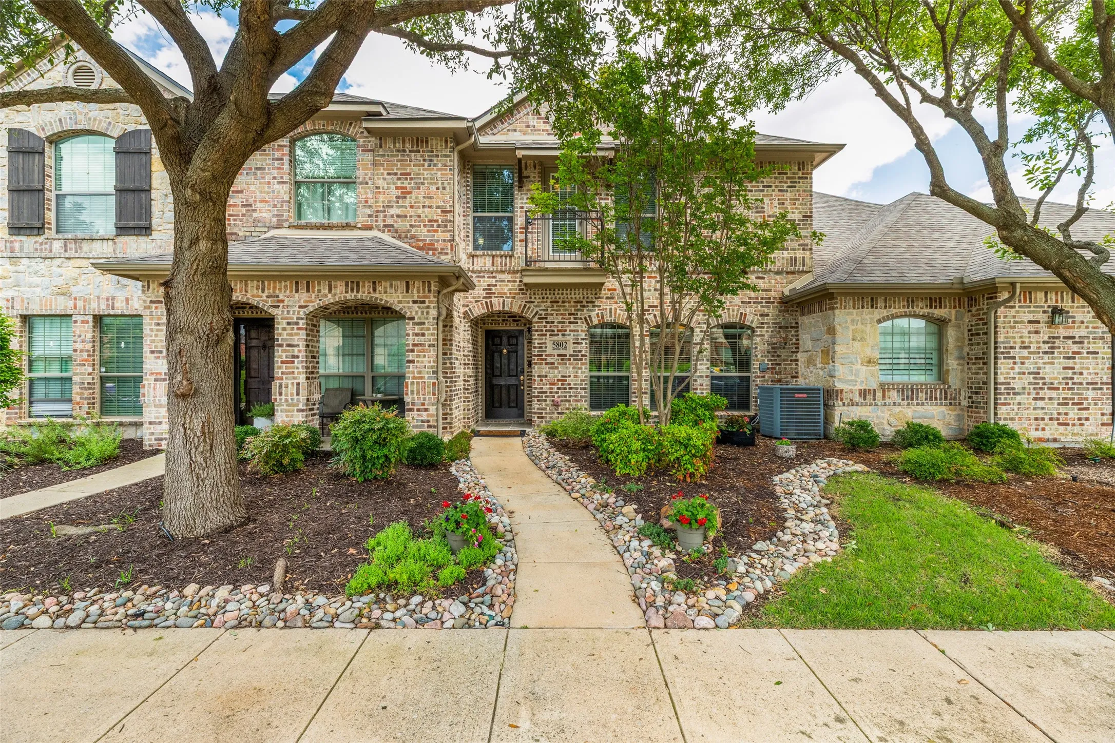 Townhouse For Sale in Collin County , 5802 Antique Rose Trail, Fairview, Texas 75069, 2 Bedroom, 2 Bathroom, 2 Garage spaces, 1,255 Sqft, built in 2007, mls#21268252, Real Estate Agent in Fairview, Homes For Sale in Collin county, Homes For Sale in Fairview, Realtor in Fairview Texas, Real Estate Brokerage Independent Realty Texas, Luminita Cordes Realtor