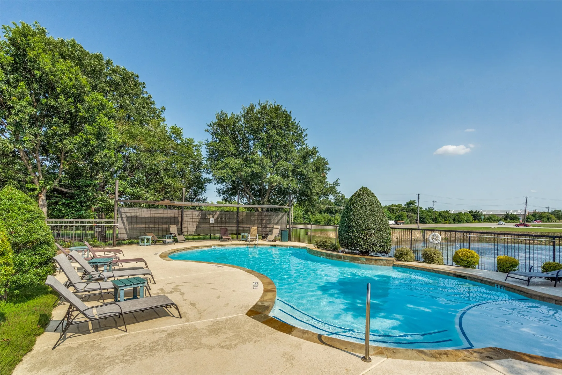 Townhouse For Sale in Collin County , 5802 Antique Rose Trail, Fairview, Texas 75069, 2 Bedroom, 2 Bathroom, 2 Garage spaces, 1,255 Sqft, built in 2007, mls#21268252, Real Estate Agent in Fairview, Homes For Sale in Collin county, Homes For Sale in Fairview, Realtor in Fairview Texas, Real Estate Brokerage Independent Realty Texas, Luminita Cordes Realtor