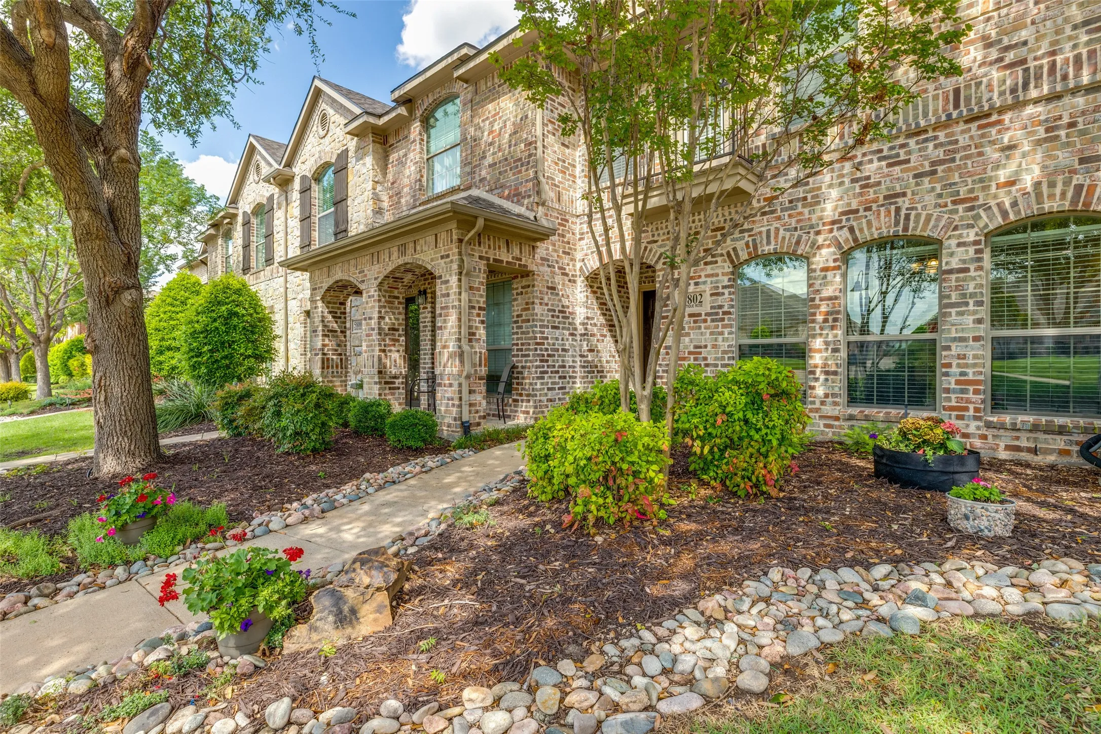 Townhouse For Sale in Collin County , 5802 Antique Rose Trail, Fairview, Texas 75069, 2 Bedroom, 2 Bathroom, 2 Garage spaces, 1,255 Sqft, built in 2007, mls#21268252, Real Estate Agent in Fairview, Homes For Sale in Collin county, Homes For Sale in Fairview, Realtor in Fairview Texas, Real Estate Brokerage Independent Realty Texas, Luminita Cordes Realtor