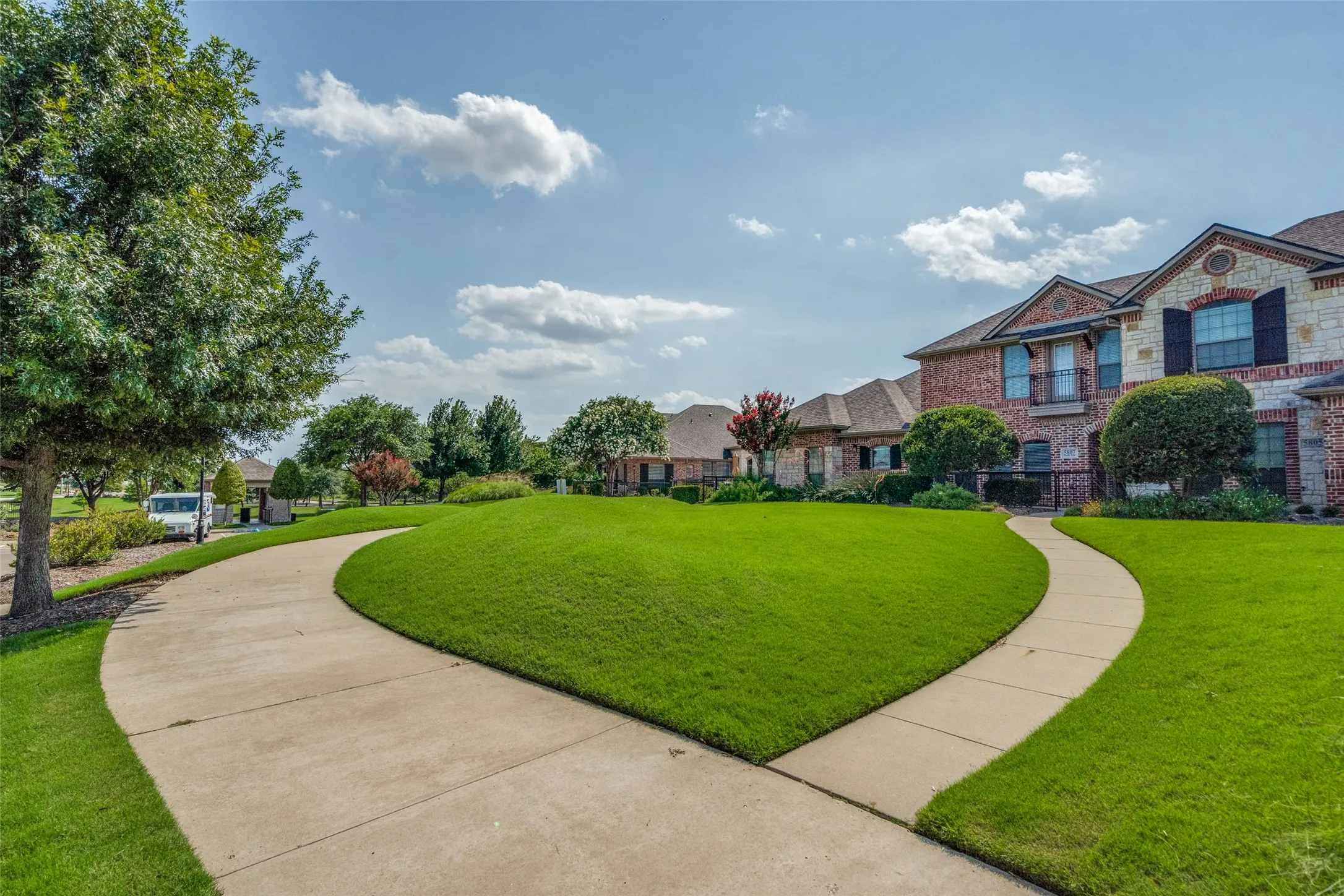 Townhouse For Sale in Collin County , 5802 Antique Rose Trail, Fairview, Texas 75069, 2 Bedroom, 2 Bathroom, 2 Garage spaces, 1,255 Sqft, built in 2007, mls#21268252, Real Estate Agent in Fairview, Homes For Sale in Collin county, Homes For Sale in Fairview, Realtor in Fairview Texas, Real Estate Brokerage Independent Realty Texas, Luminita Cordes Realtor