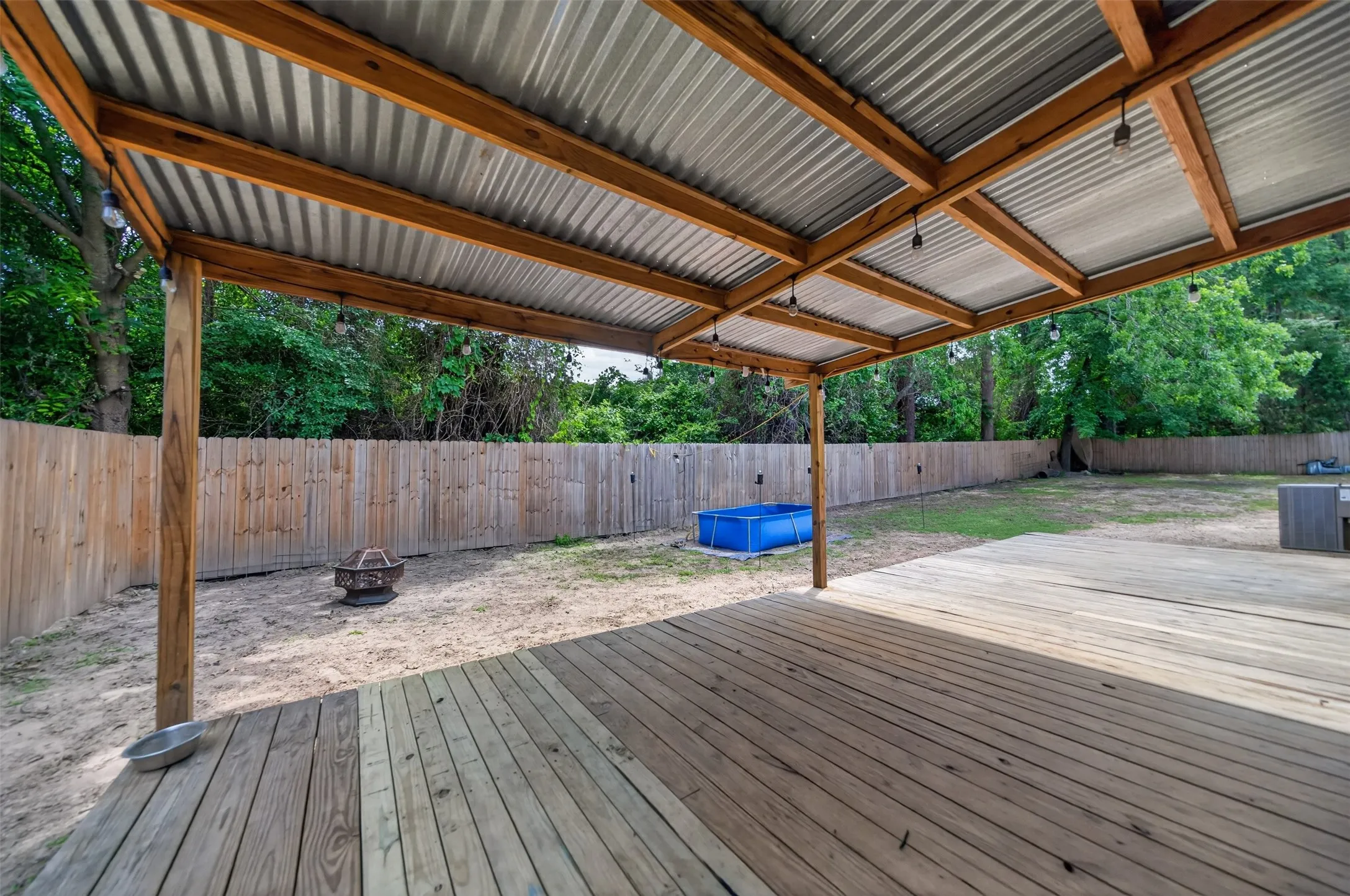 Single Family Residence For Sale in Smith County , 20351 Eastern Hills Drive, Flint, Texas 75762, 3 Bedroom, 2 Bathroom, Garage spaces, 1,241 Sqft, built in 1995, Price $290,000, mls#21269763, Real Estate Agent in Flint, Homes For Sale in Smith county, Homes For Sale in Flint, Realtor in Flint Texas, Real Estate Brokerage Independent Realty Texas, Luminita Cordes Realtor