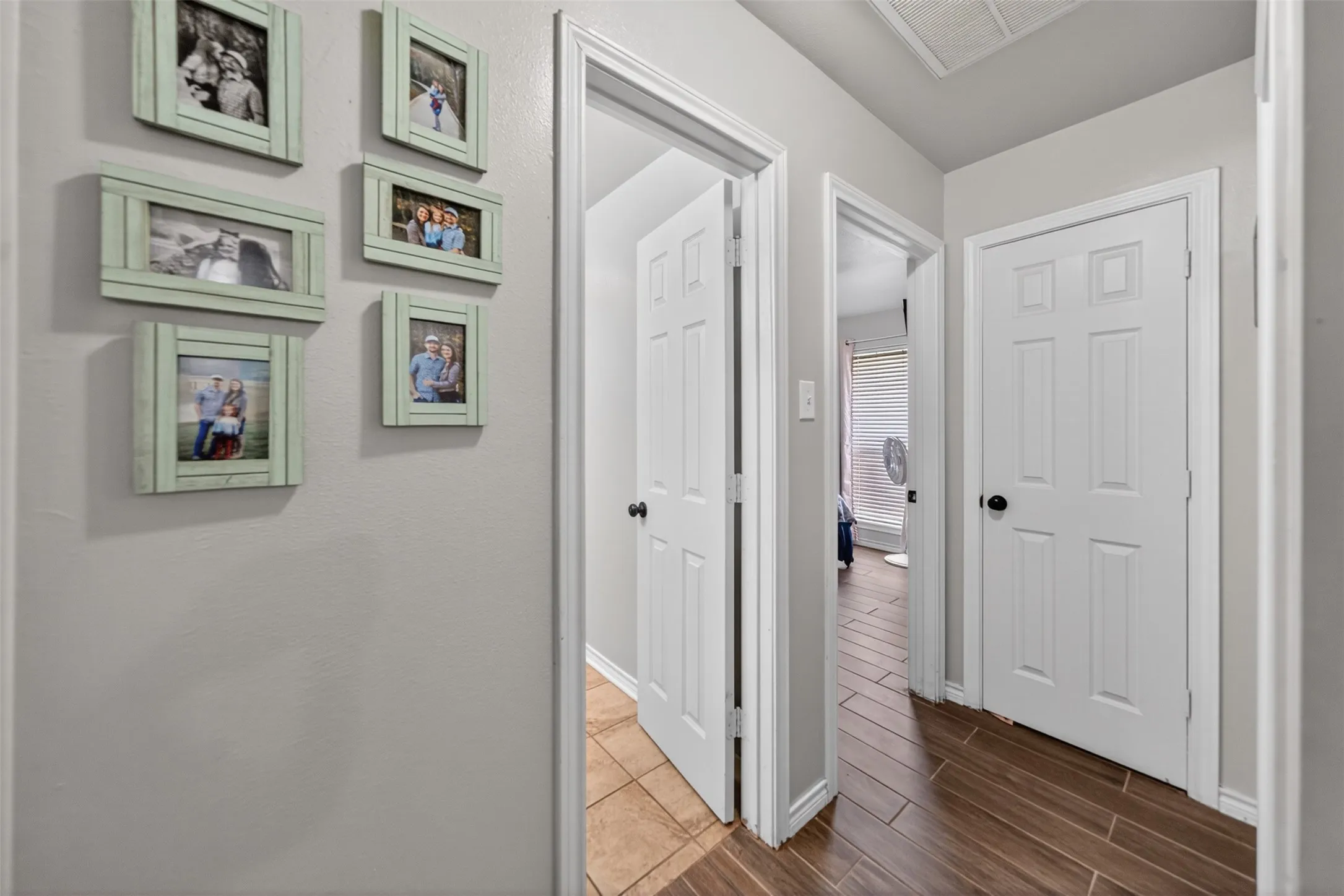 Single Family Residence For Sale in Smith County , 20351 Eastern Hills Drive, Flint, Texas 75762, 3 Bedroom, 2 Bathroom, Garage spaces, 1,241 Sqft, built in 1995, Price $290,000, mls#21269763, Real Estate Agent in Flint, Homes For Sale in Smith county, Homes For Sale in Flint, Realtor in Flint Texas, Real Estate Brokerage Independent Realty Texas, Luminita Cordes Realtor