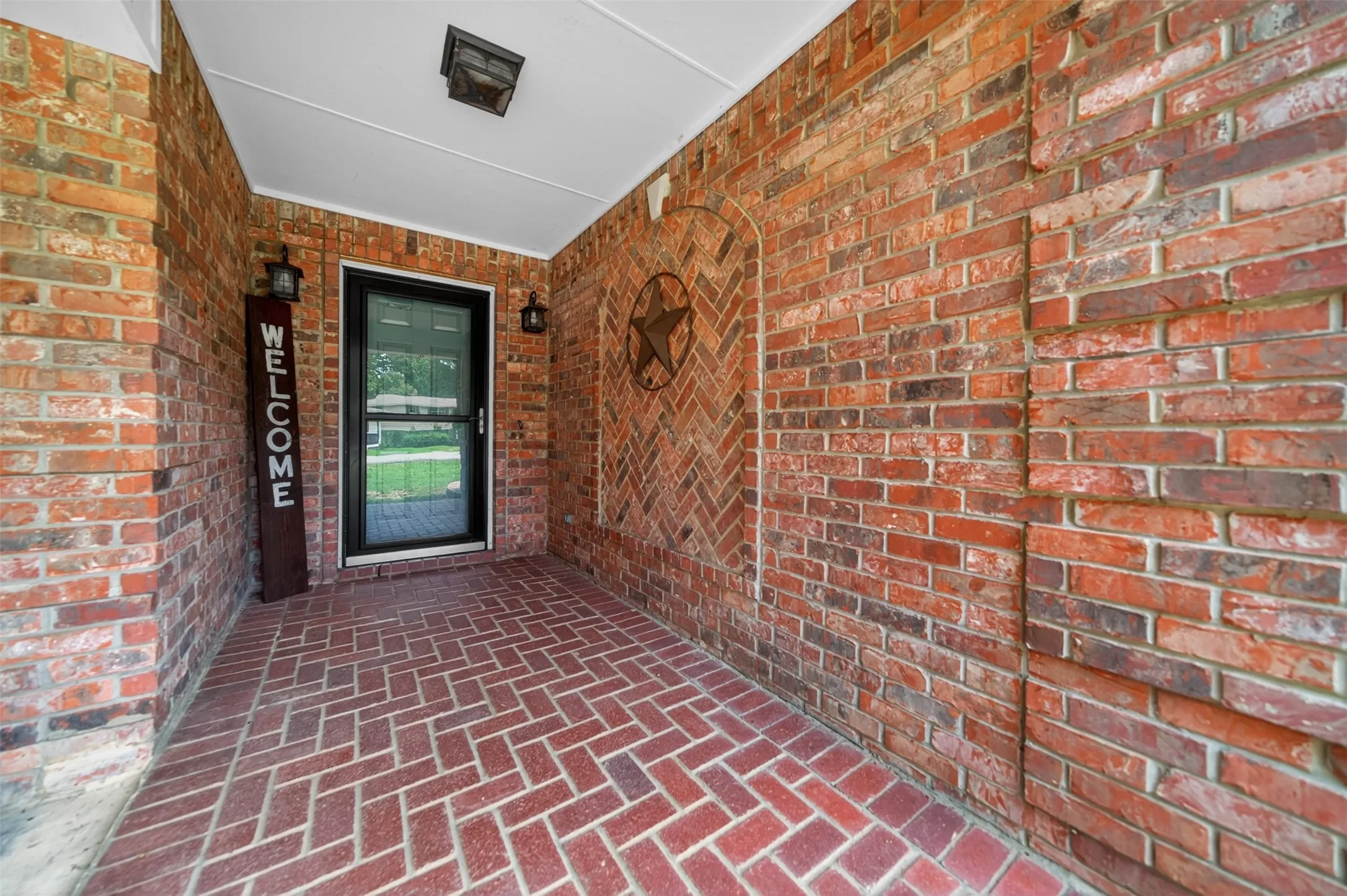 Single Family Residence For Sale in Smith County , 20351 Eastern Hills Drive, Flint, Texas 75762, 3 Bedroom, 2 Bathroom, Garage spaces, 1,241 Sqft, built in 1995, Price $290,000, mls#21269763, Real Estate Agent in Flint, Homes For Sale in Smith county, Homes For Sale in Flint, Realtor in Flint Texas, Real Estate Brokerage Independent Realty Texas, Luminita Cordes Realtor