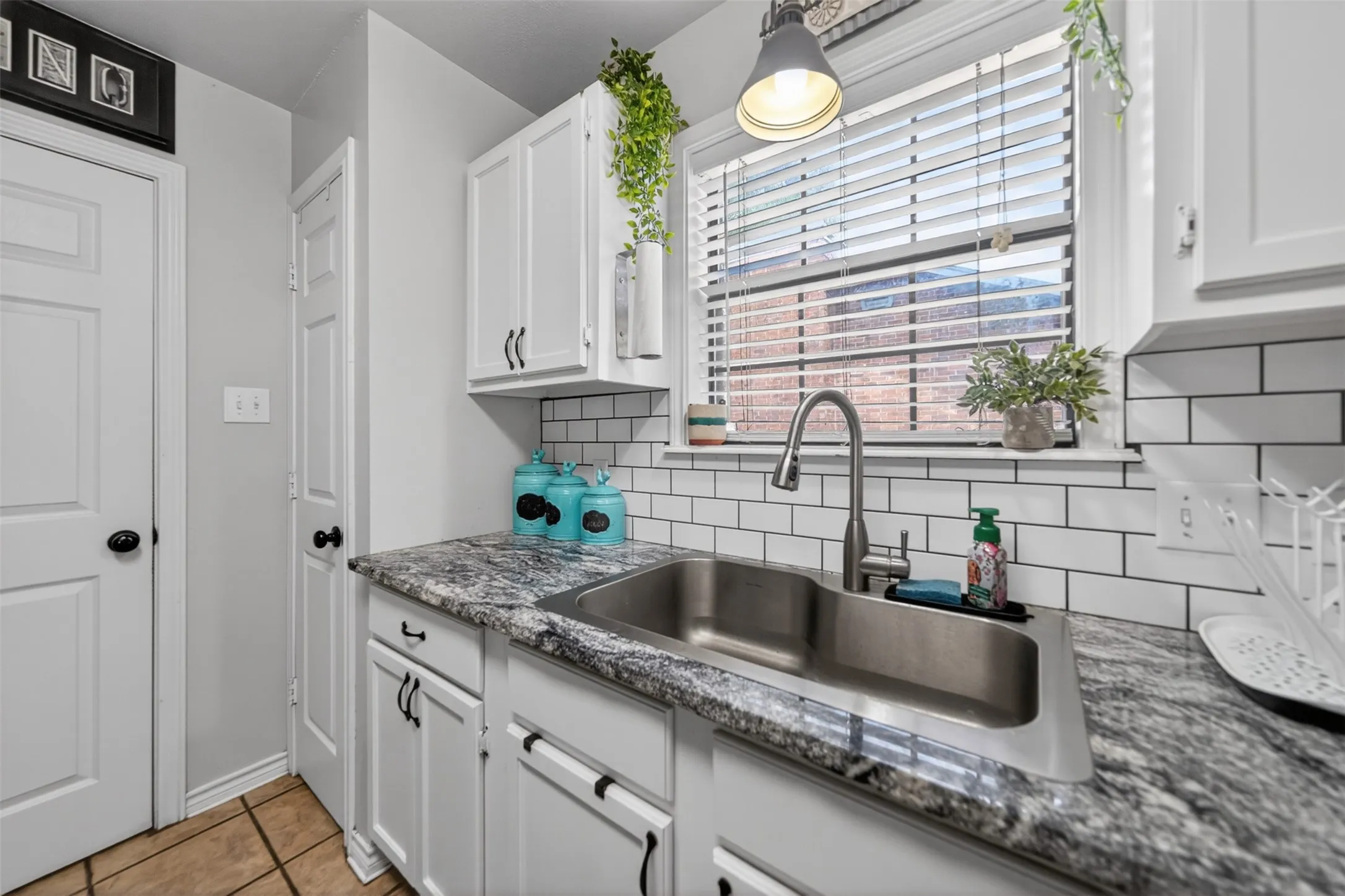 Single Family Residence For Sale in Smith County , 20351 Eastern Hills Drive, Flint, Texas 75762, 3 Bedroom, 2 Bathroom, Garage spaces, 1,241 Sqft, built in 1995, Price $290,000, mls#21269763, Real Estate Agent in Flint, Homes For Sale in Smith county, Homes For Sale in Flint, Realtor in Flint Texas, Real Estate Brokerage Independent Realty Texas, Luminita Cordes Realtor