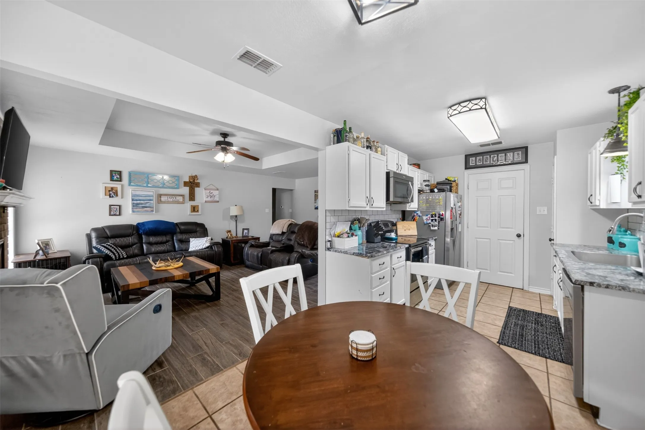 Single Family Residence For Sale in Smith County , 20351 Eastern Hills Drive, Flint, Texas 75762, 3 Bedroom, 2 Bathroom, Garage spaces, 1,241 Sqft, built in 1995, Price $290,000, mls#21269763, Real Estate Agent in Flint, Homes For Sale in Smith county, Homes For Sale in Flint, Realtor in Flint Texas, Real Estate Brokerage Independent Realty Texas, Luminita Cordes Realtor