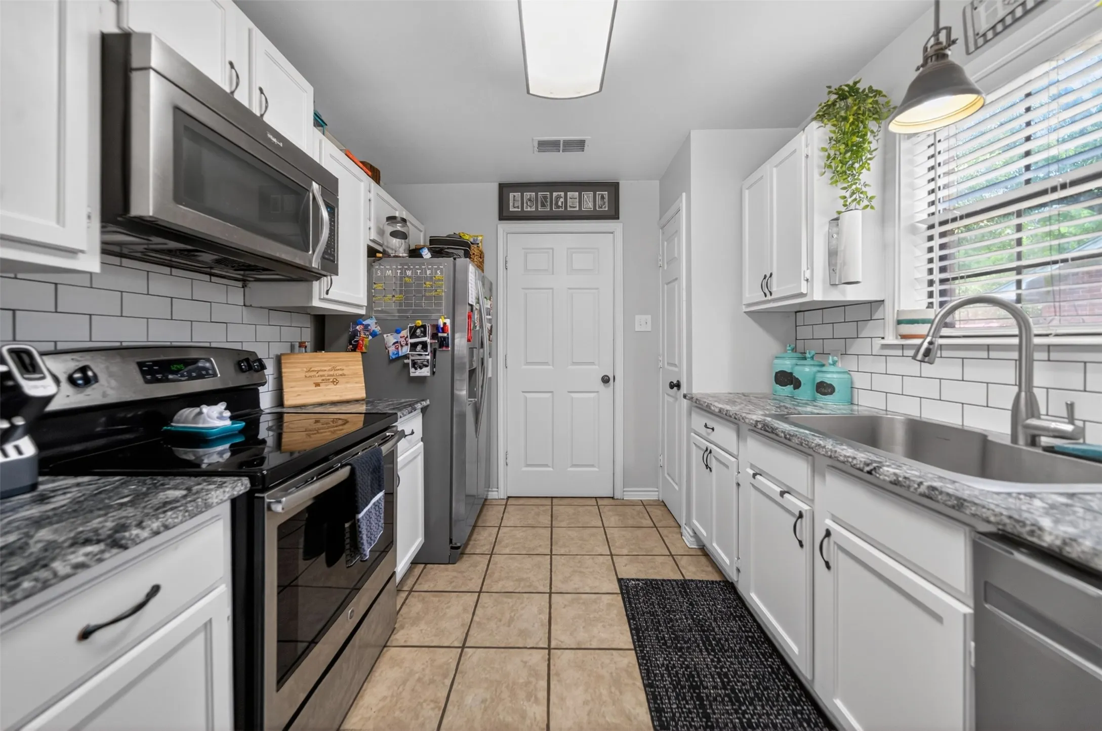 Single Family Residence For Sale in Smith County , 20351 Eastern Hills Drive, Flint, Texas 75762, 3 Bedroom, 2 Bathroom, Garage spaces, 1,241 Sqft, built in 1995, Price $290,000, mls#21269763, Real Estate Agent in Flint, Homes For Sale in Smith county, Homes For Sale in Flint, Realtor in Flint Texas, Real Estate Brokerage Independent Realty Texas, Luminita Cordes Realtor