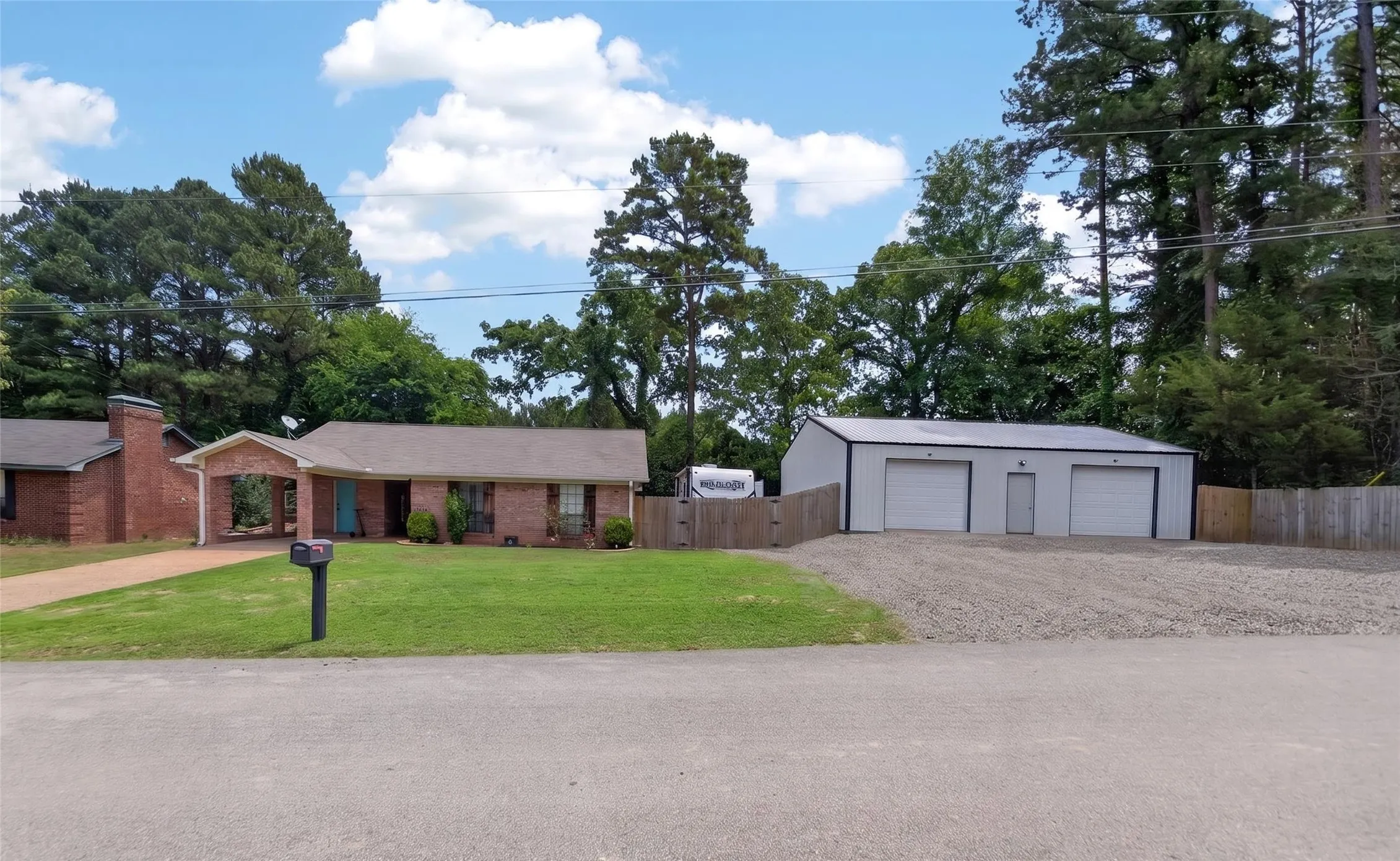 Single Family Residence For Sale in Smith County , 20351 Eastern Hills Drive, Flint, Texas 75762, 3 Bedroom, 2 Bathroom, Garage spaces, 1,241 Sqft, built in 1995, Price $290,000, mls#21269763, Real Estate Agent in Flint, Homes For Sale in Smith county, Homes For Sale in Flint, Realtor in Flint Texas, Real Estate Brokerage Independent Realty Texas, Luminita Cordes Realtor