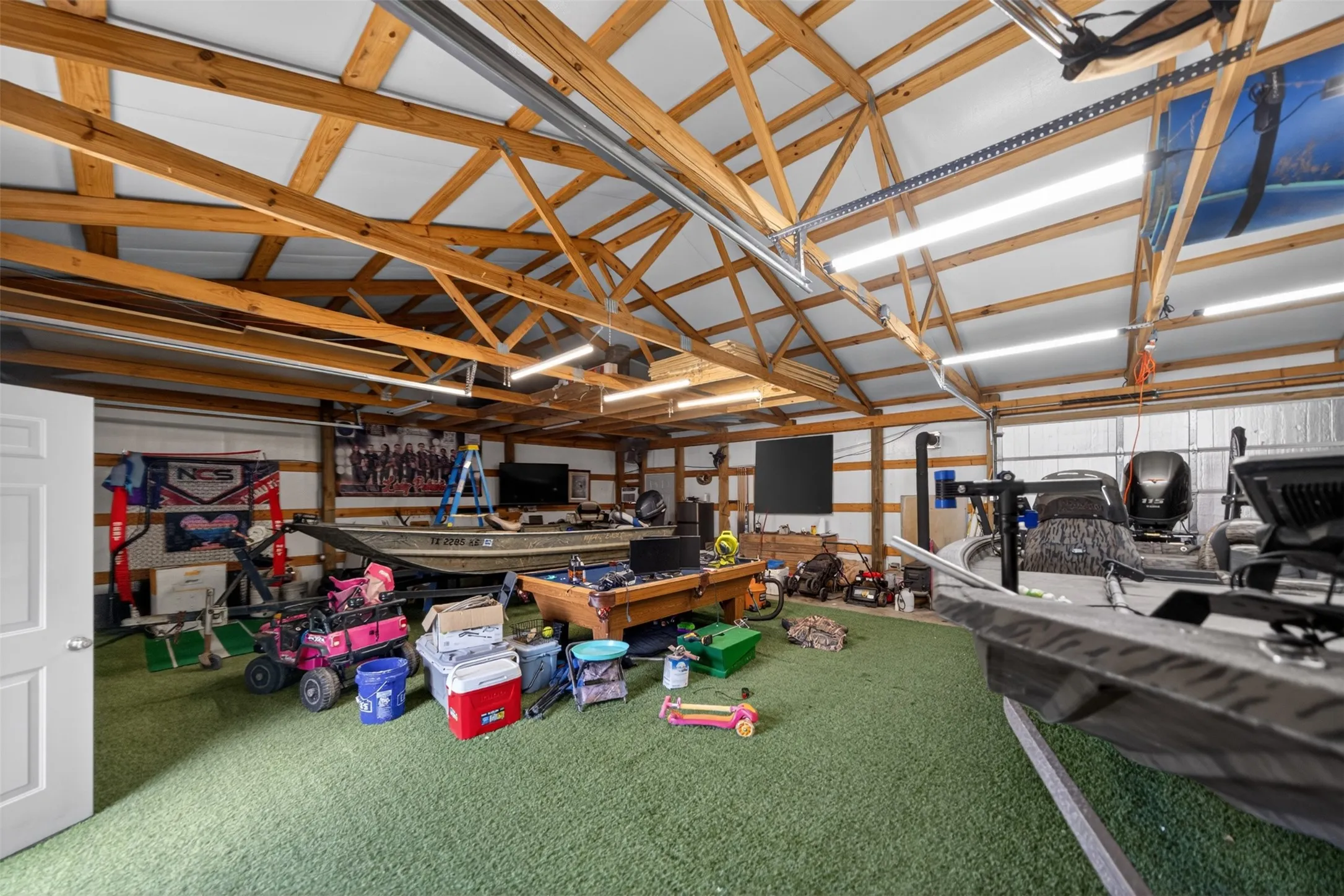 Single Family Residence For Sale in Smith County , 20351 Eastern Hills Drive, Flint, Texas 75762, 3 Bedroom, 2 Bathroom, Garage spaces, 1,241 Sqft, built in 1995, Price $290,000, mls#21269763, Real Estate Agent in Flint, Homes For Sale in Smith county, Homes For Sale in Flint, Realtor in Flint Texas, Real Estate Brokerage Independent Realty Texas, Luminita Cordes Realtor
