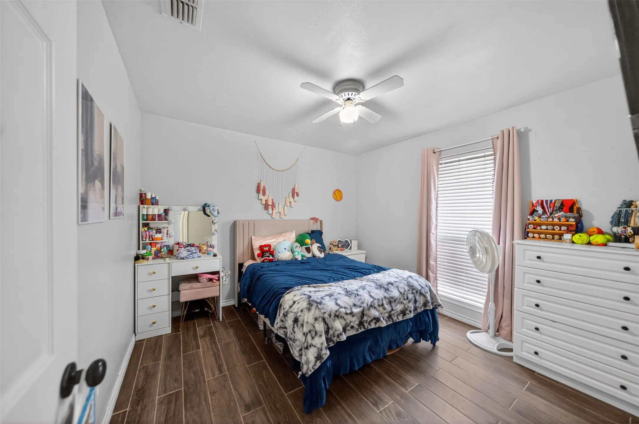 Single Family Residence For Sale in Smith County , 20351 Eastern Hills Drive, Flint, Texas 75762, 3 Bedroom, 2 Bathroom, Garage spaces, 1,241 Sqft, built in 1995, Price $290,000, mls#21269763, Real Estate Agent in Flint, Homes For Sale in Smith county, Homes For Sale in Flint, Realtor in Flint Texas, Real Estate Brokerage Independent Realty Texas, Luminita Cordes Realtor