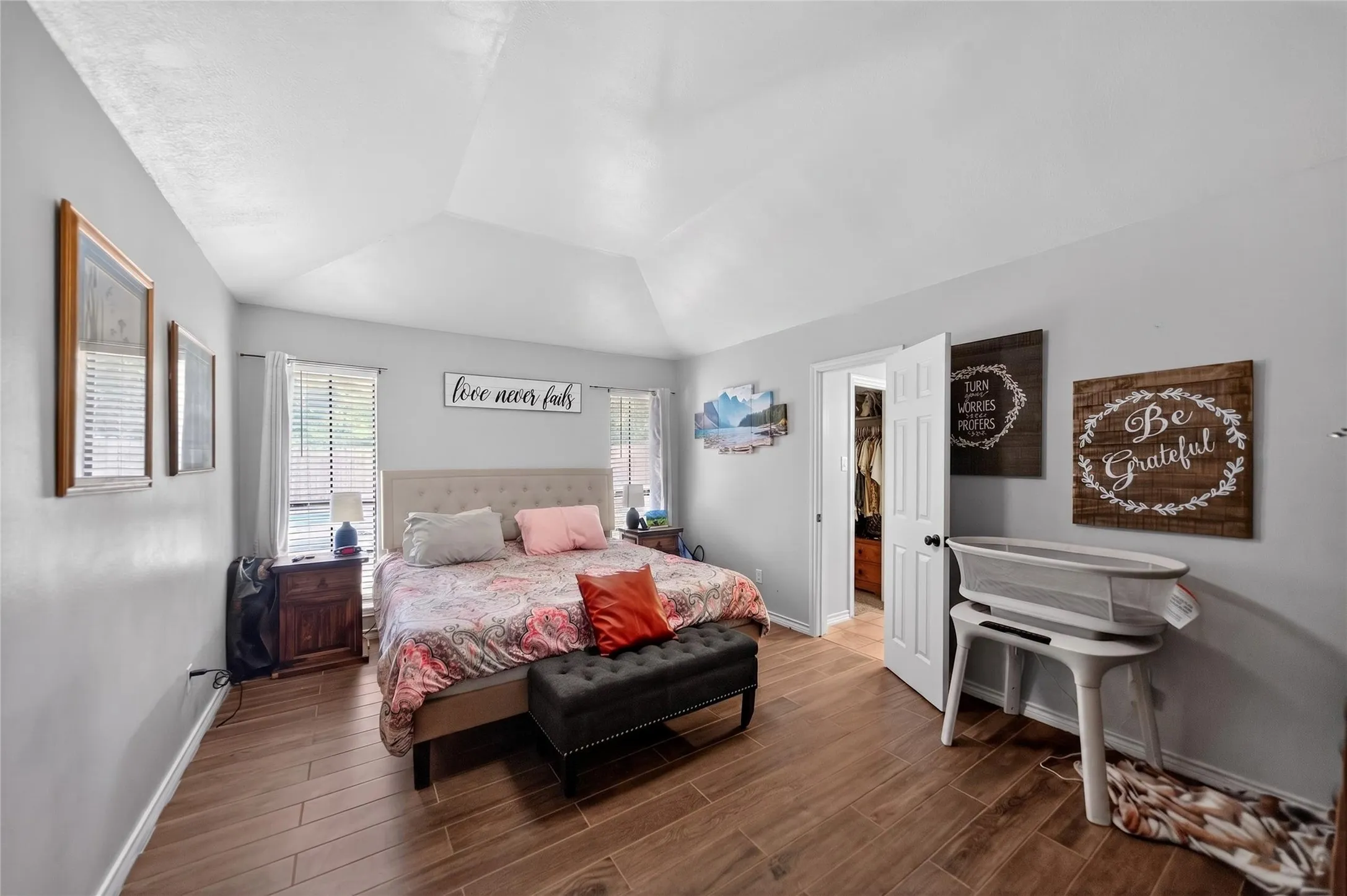 Single Family Residence For Sale in Smith County , 20351 Eastern Hills Drive, Flint, Texas 75762, 3 Bedroom, 2 Bathroom, Garage spaces, 1,241 Sqft, built in 1995, Price $290,000, mls#21269763, Real Estate Agent in Flint, Homes For Sale in Smith county, Homes For Sale in Flint, Realtor in Flint Texas, Real Estate Brokerage Independent Realty Texas, Luminita Cordes Realtor