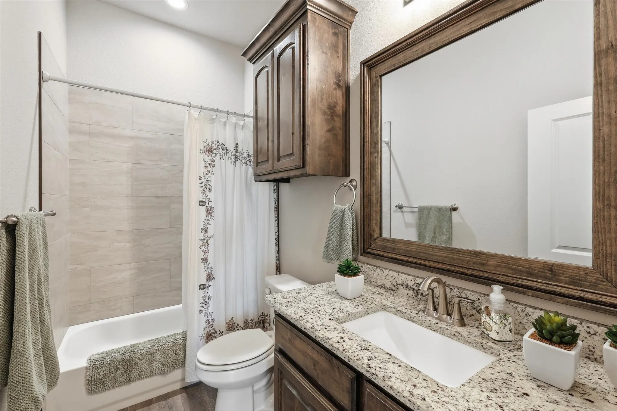 Single Family Residence For Sale in Johnson County , 11616 Caracal Drive, Godley, Texas 76044, 3 Bedrooms, 3 Bathrooms, 3 Garage spaces, 2,438 Sqft, built in 2021, Price $494,900, mls#21270120, Real Estate Agent in Godley, Homes For Sale in Johnson county, Homes For Sale in Godley, Realtor in Godley Texas, Real Estate Brokerage Independent Realty Texas, Luminita Cordes Realtor