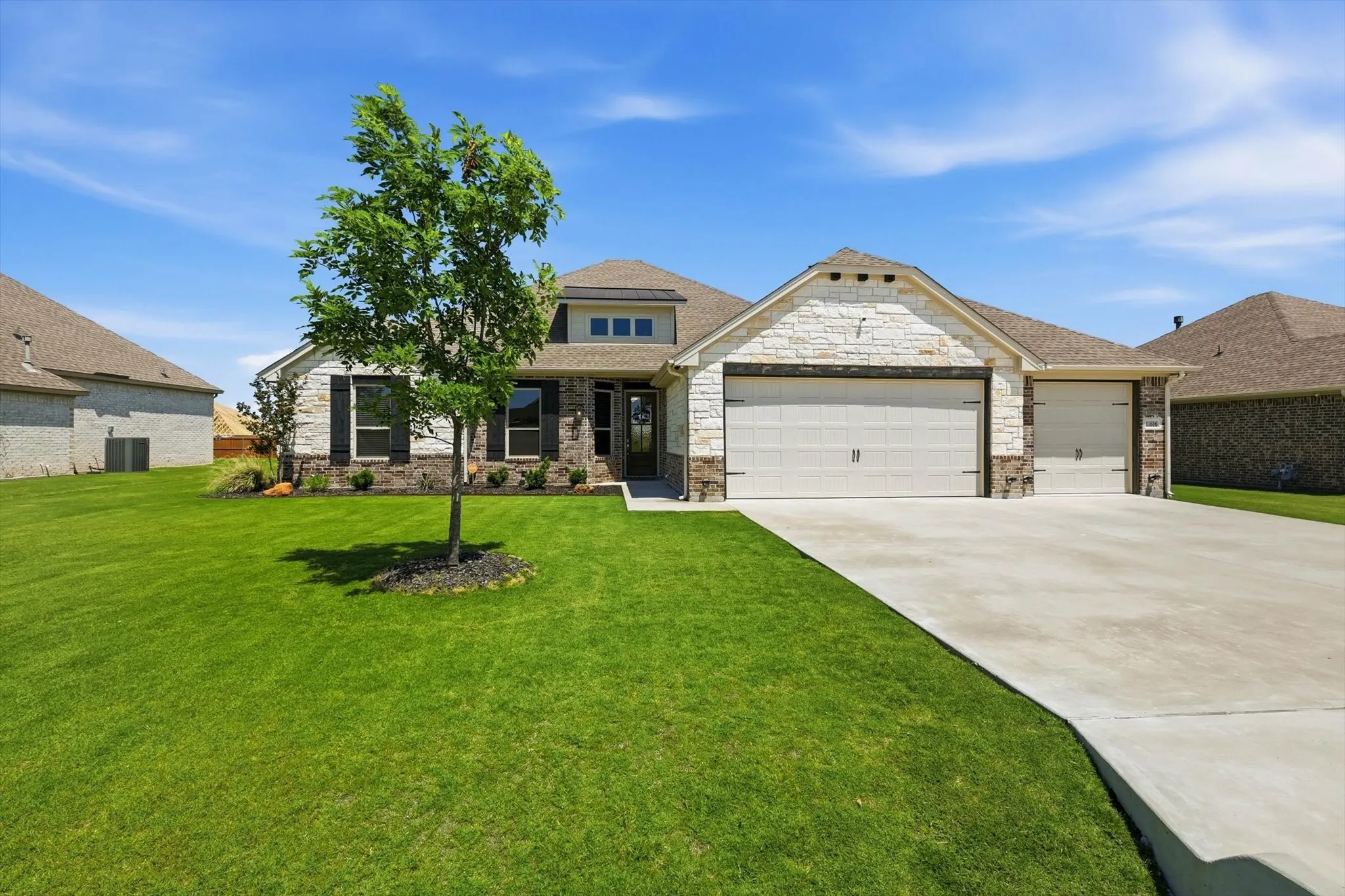 Single Family Residence For Sale in Johnson County , 11616 Caracal Drive, Godley, Texas 76044, 3 Bedrooms, 3 Bathrooms, 3 Garage spaces, 2,438 Sqft, built in 2021, Price $494,900, mls#21270120, Real Estate Agent in Godley, Homes For Sale in Johnson county, Homes For Sale in Godley, Realtor in Godley Texas, Real Estate Brokerage Independent Realty Texas, Luminita Cordes Realtor