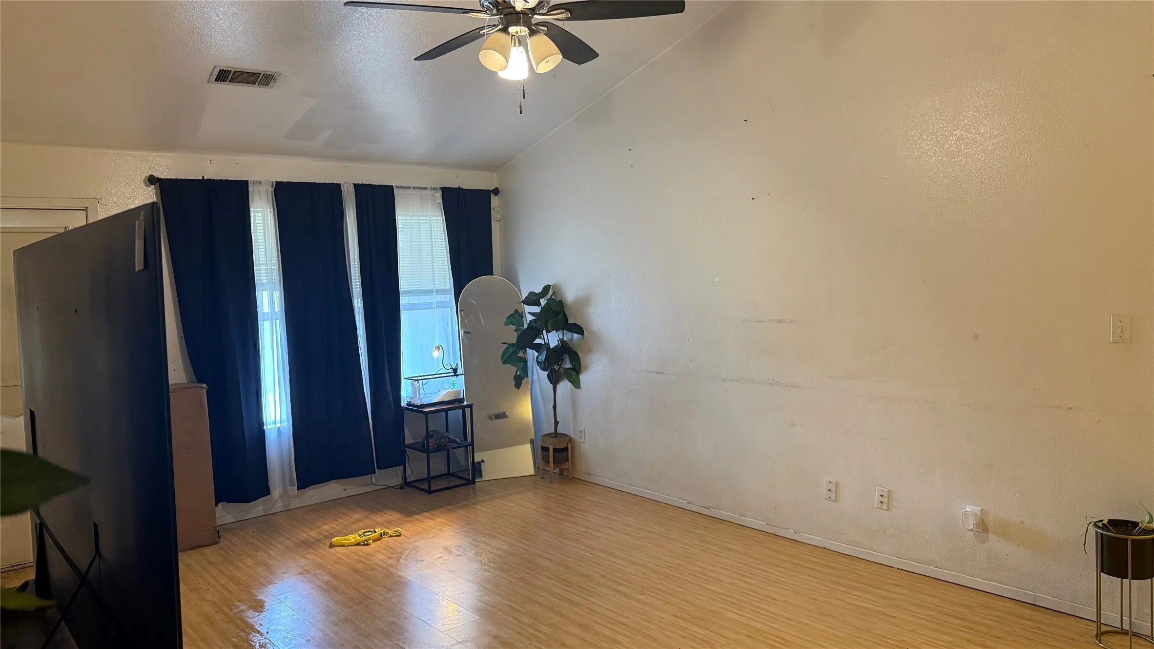 Single Family Residence For Sale in Dallas County , 2330 John Mccoy Drive, Dallas, Texas 75227, 3 Bedroom, 2 Bathroom, 2 Garage spaces, 1,582 Sqft, built in 2001, mls#21269997, Real Estate Agent in Dallas, Homes For Sale in Dallas county, Homes For Sale in Dallas, Realtor in Dallas Texas, Real Estate Brokerage Independent Realty Texas, Luminita Cordes Realtor
