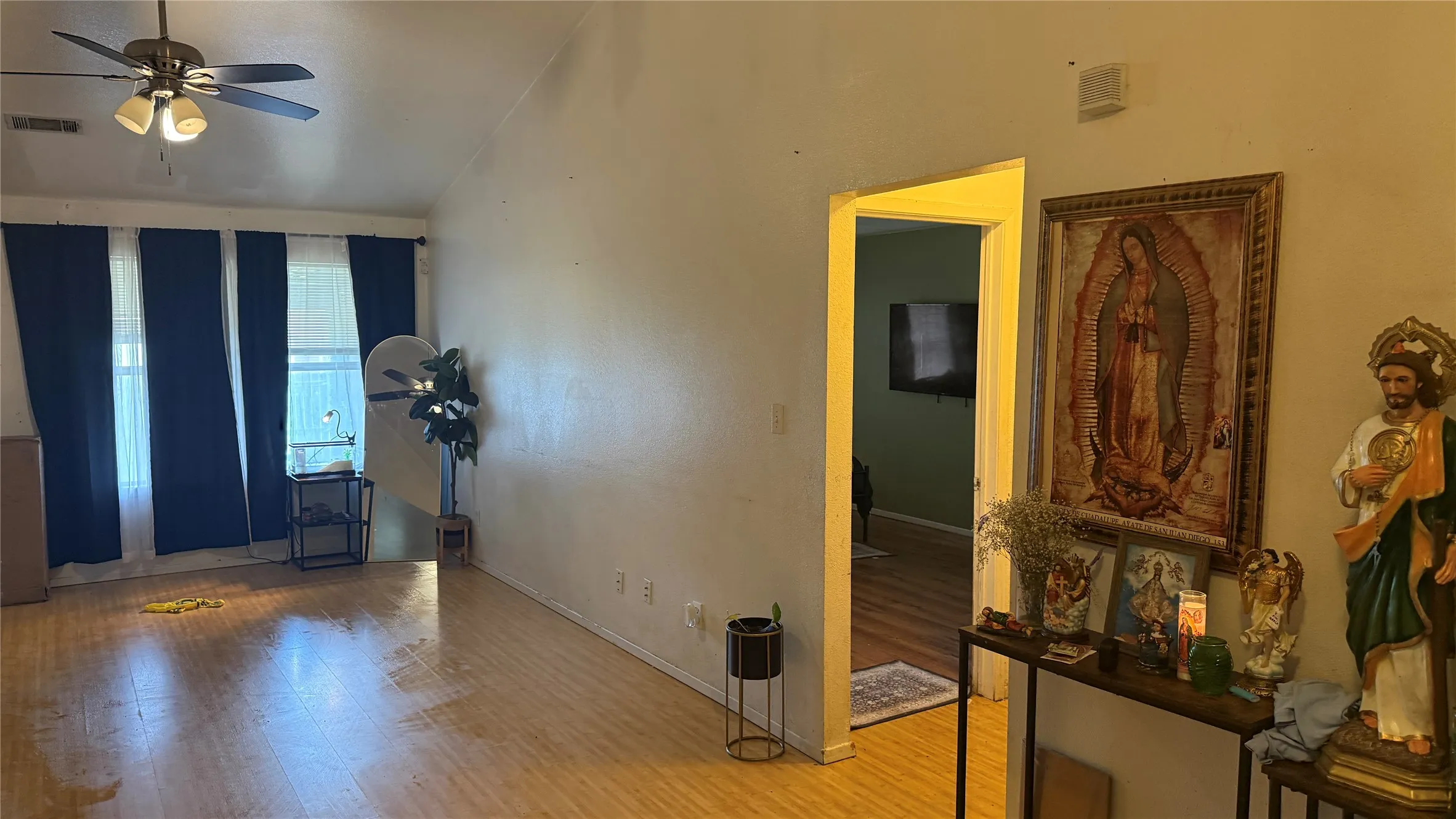 Single Family Residence For Sale in Dallas County , 2330 John Mccoy Drive, Dallas, Texas 75227, 3 Bedroom, 2 Bathroom, 2 Garage spaces, 1,582 Sqft, built in 2001, mls#21269997, Real Estate Agent in Dallas, Homes For Sale in Dallas county, Homes For Sale in Dallas, Realtor in Dallas Texas, Real Estate Brokerage Independent Realty Texas, Luminita Cordes Realtor