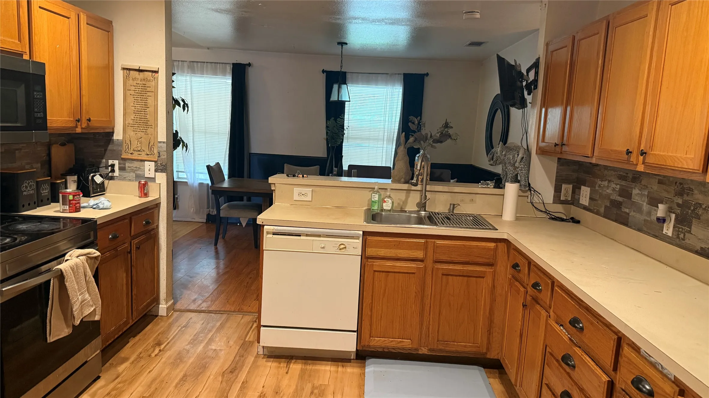 Single Family Residence For Sale in Dallas County , 2330 John Mccoy Drive, Dallas, Texas 75227, 3 Bedroom, 2 Bathroom, 2 Garage spaces, 1,582 Sqft, built in 2001, mls#21269997, Real Estate Agent in Dallas, Homes For Sale in Dallas county, Homes For Sale in Dallas, Realtor in Dallas Texas, Real Estate Brokerage Independent Realty Texas, Luminita Cordes Realtor
