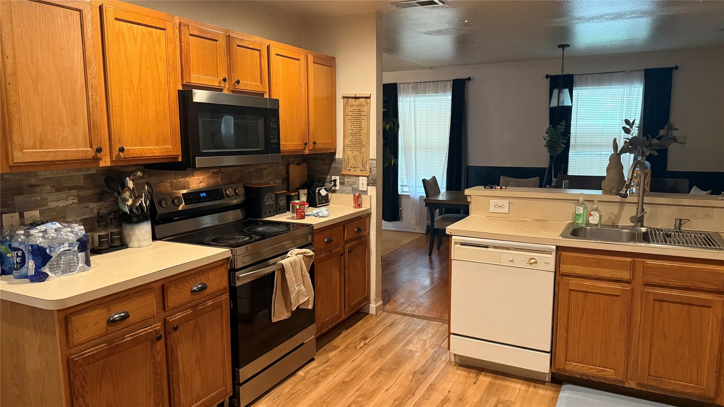 Single Family Residence For Sale in Dallas County , 2330 John Mccoy Drive, Dallas, Texas 75227, 3 Bedroom, 2 Bathroom, 2 Garage spaces, 1,582 Sqft, built in 2001, mls#21269997, Real Estate Agent in Dallas, Homes For Sale in Dallas county, Homes For Sale in Dallas, Realtor in Dallas Texas, Real Estate Brokerage Independent Realty Texas, Luminita Cordes Realtor