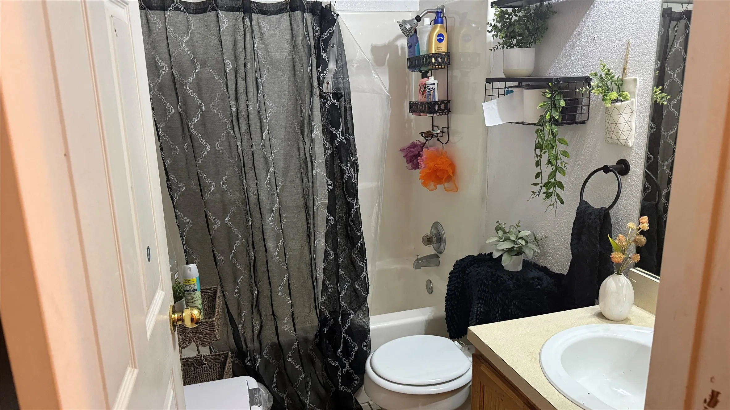 Single Family Residence For Sale in Dallas County , 2330 John Mccoy Drive, Dallas, Texas 75227, 3 Bedroom, 2 Bathroom, 2 Garage spaces, 1,582 Sqft, built in 2001, mls#21269997, Real Estate Agent in Dallas, Homes For Sale in Dallas county, Homes For Sale in Dallas, Realtor in Dallas Texas, Real Estate Brokerage Independent Realty Texas, Luminita Cordes Realtor