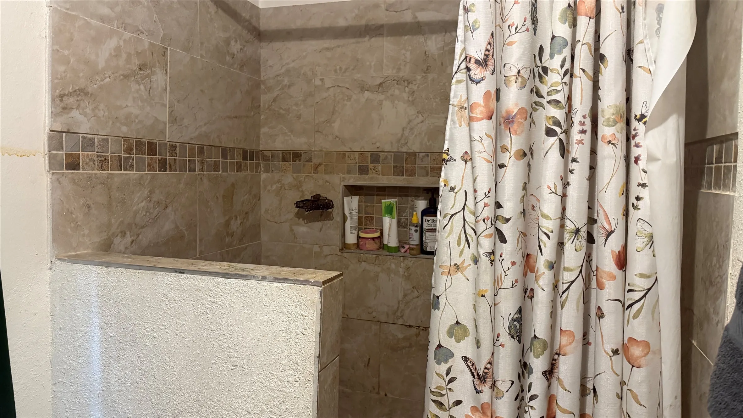 Single Family Residence For Sale in Dallas County , 2330 John Mccoy Drive, Dallas, Texas 75227, 3 Bedroom, 2 Bathroom, 2 Garage spaces, 1,582 Sqft, built in 2001, mls#21269997, Real Estate Agent in Dallas, Homes For Sale in Dallas county, Homes For Sale in Dallas, Realtor in Dallas Texas, Real Estate Brokerage Independent Realty Texas, Luminita Cordes Realtor