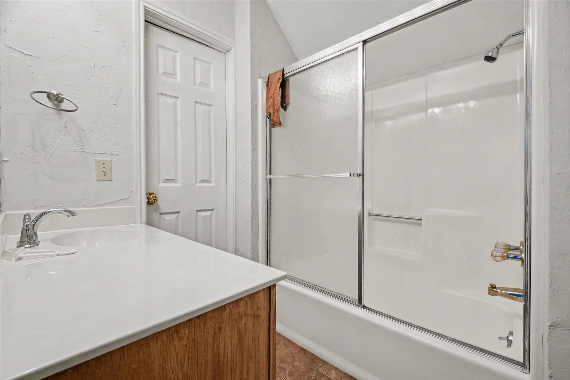Single Family Residence For Sale in Hunt County , 5753 Fm 36 S, Quinlan, Texas 75474, 3 Bedroom, 3 Bathroom, 3 Garage spaces, 2,765 Sqft, built in 1989, mls#21270410, Real Estate Agent in Quinlan, Homes For Sale in Hunt county, Homes For Sale in Quinlan, Realtor in Quinlan Texas, Real Estate Brokerage Independent Realty Texas, Luminita Cordes Realtor