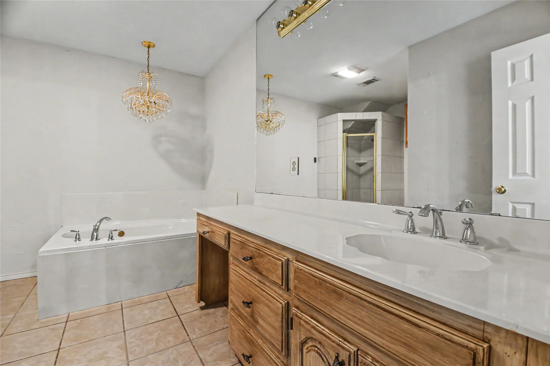 Single Family Residence For Sale in Hunt County , 5753 Fm 36 S, Quinlan, Texas 75474, 3 Bedroom, 3 Bathroom, 3 Garage spaces, 2,765 Sqft, built in 1989, mls#21270410, Real Estate Agent in Quinlan, Homes For Sale in Hunt county, Homes For Sale in Quinlan, Realtor in Quinlan Texas, Real Estate Brokerage Independent Realty Texas, Luminita Cordes Realtor