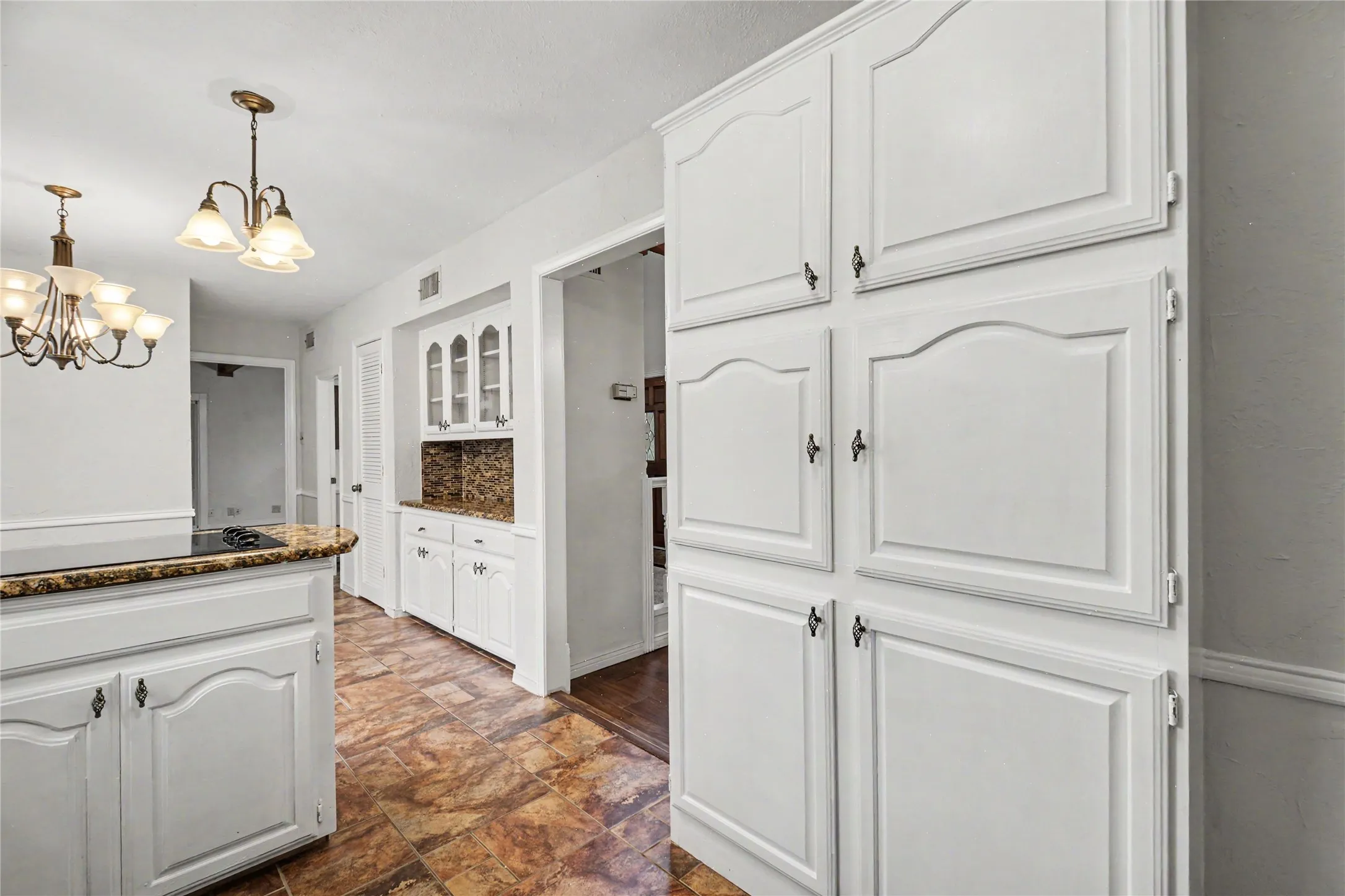 Single Family Residence For Sale in Hunt County , 5753 Fm 36 S, Quinlan, Texas 75474, 3 Bedroom, 3 Bathroom, 3 Garage spaces, 2,765 Sqft, built in 1989, mls#21270410, Real Estate Agent in Quinlan, Homes For Sale in Hunt county, Homes For Sale in Quinlan, Realtor in Quinlan Texas, Real Estate Brokerage Independent Realty Texas, Luminita Cordes Realtor